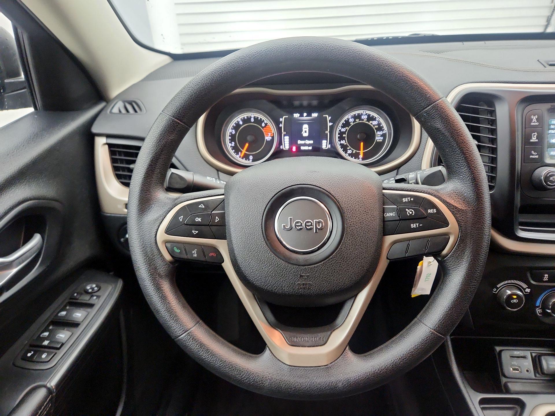 Thumbnail: 2016 Jeep Cherokee - 10