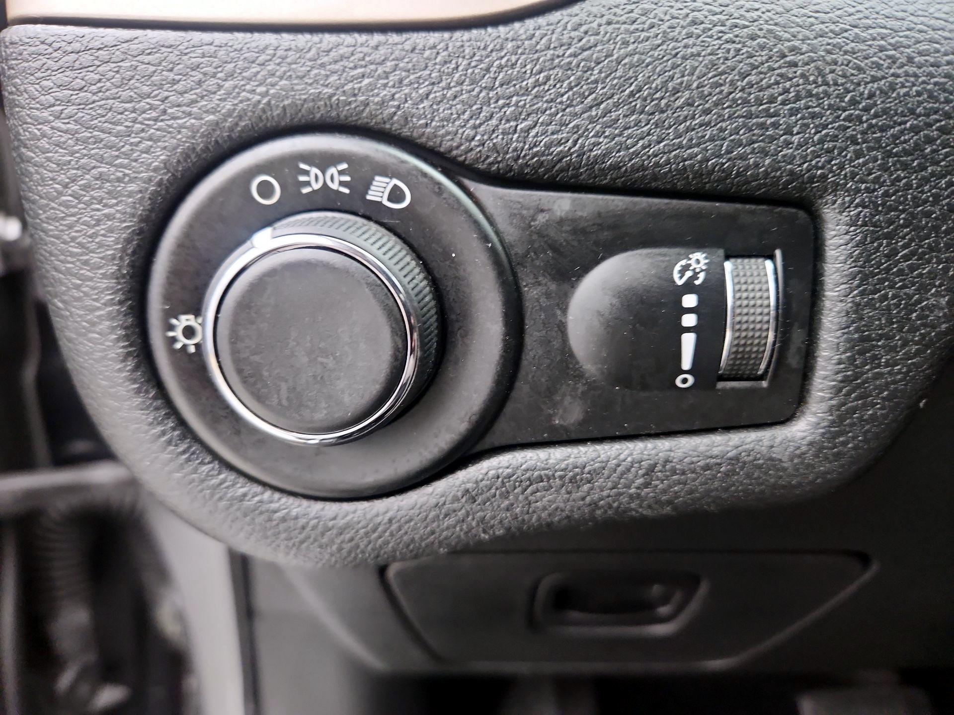 Thumbnail: 2016 Jeep Cherokee - 13