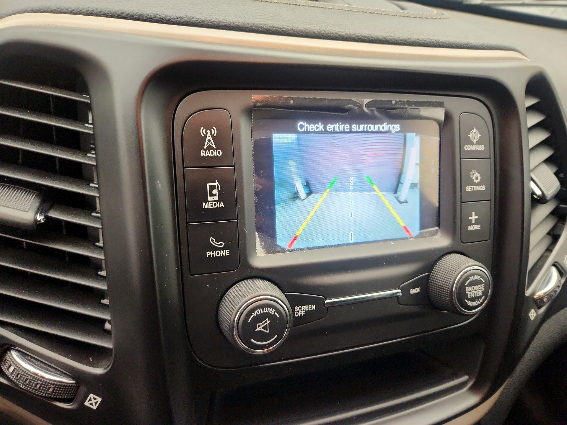 Thumbnail: 2016 Jeep Cherokee - 14