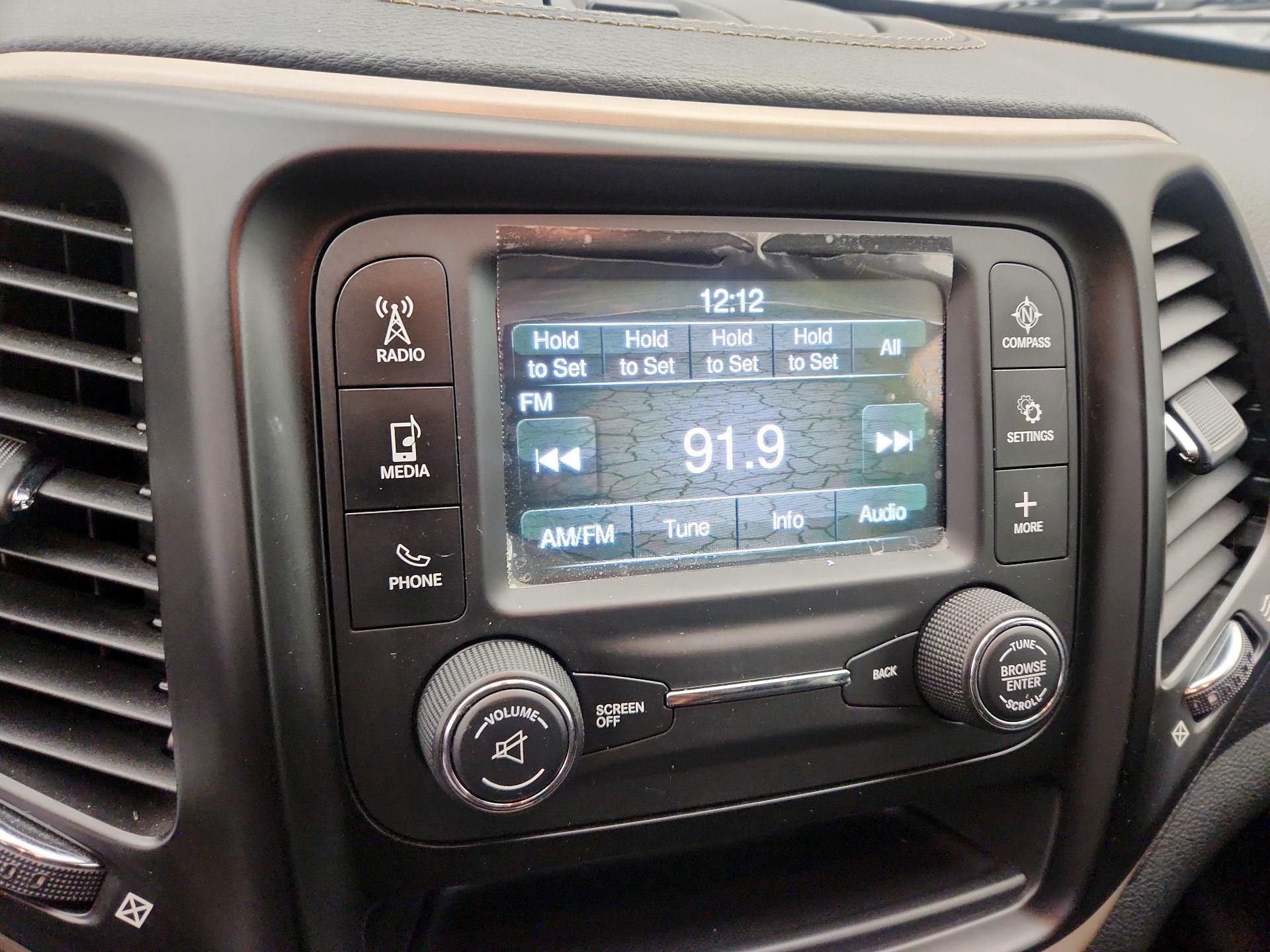 Thumbnail: 2016 Jeep Cherokee - 15