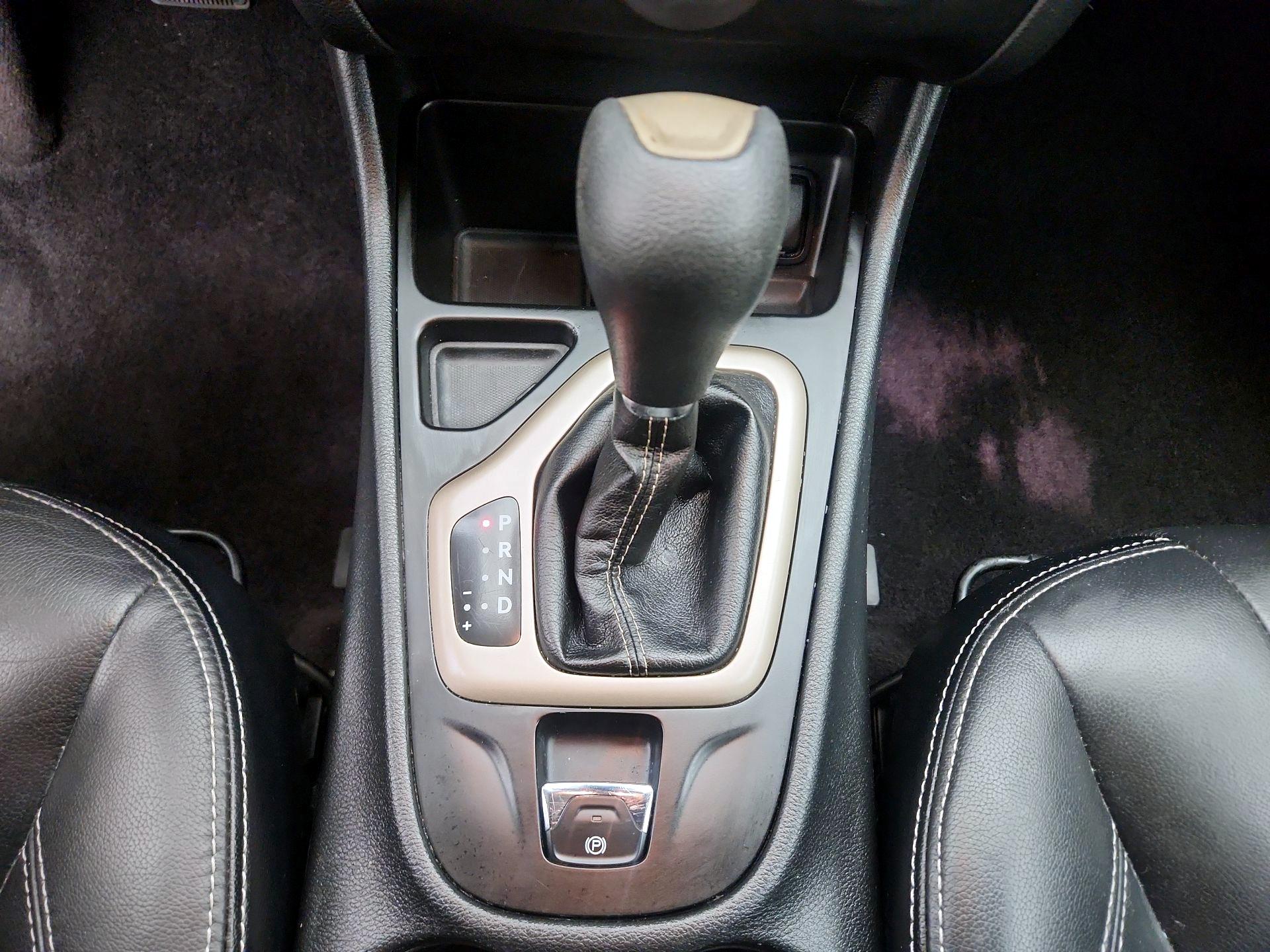 Thumbnail: 2016 Jeep Cherokee - 17
