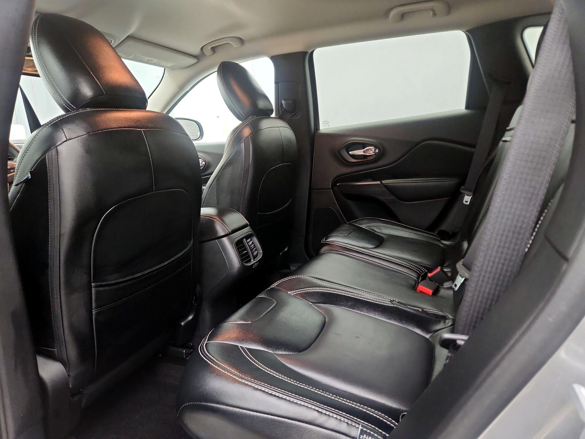 Thumbnail: 2016 Jeep Cherokee - 19