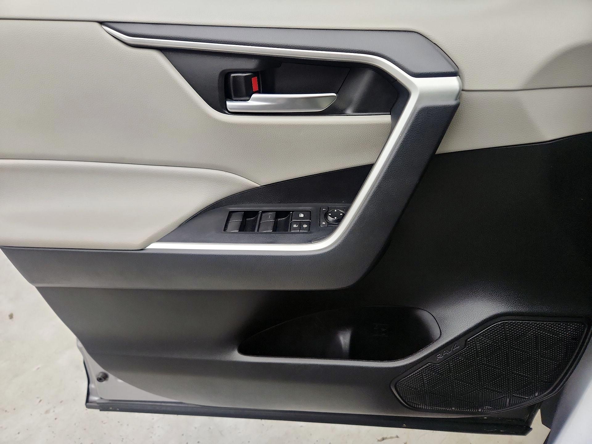 Thumbnail: 2021 Toyota RAV4 - 12