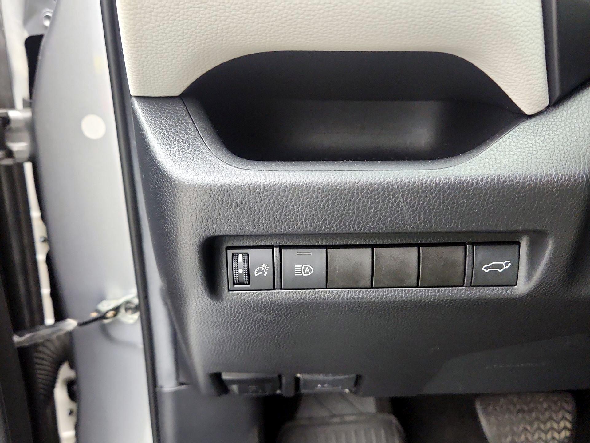 Thumbnail: 2021 Toyota RAV4 - 13