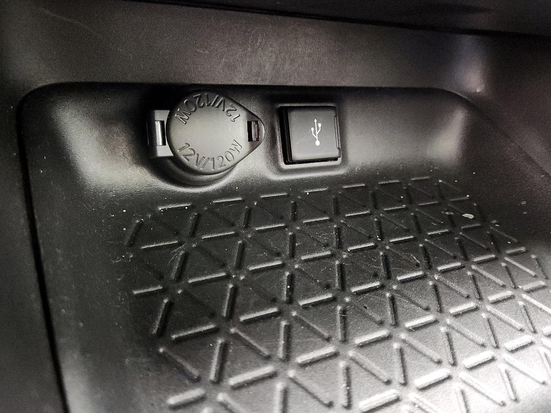 Thumbnail: 2021 Toyota RAV4 - 18