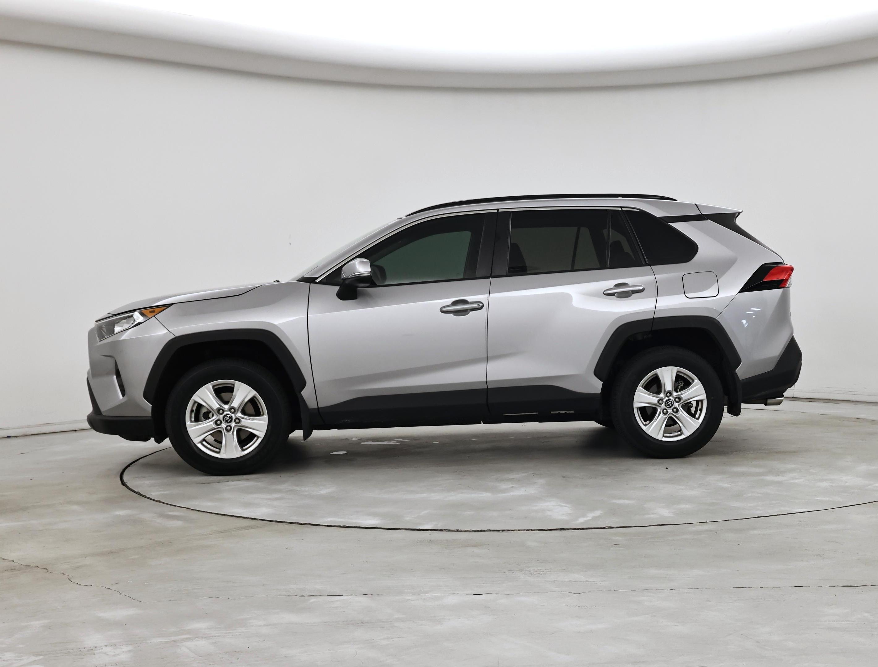 Thumbnail: 2021 Toyota RAV4 - 3