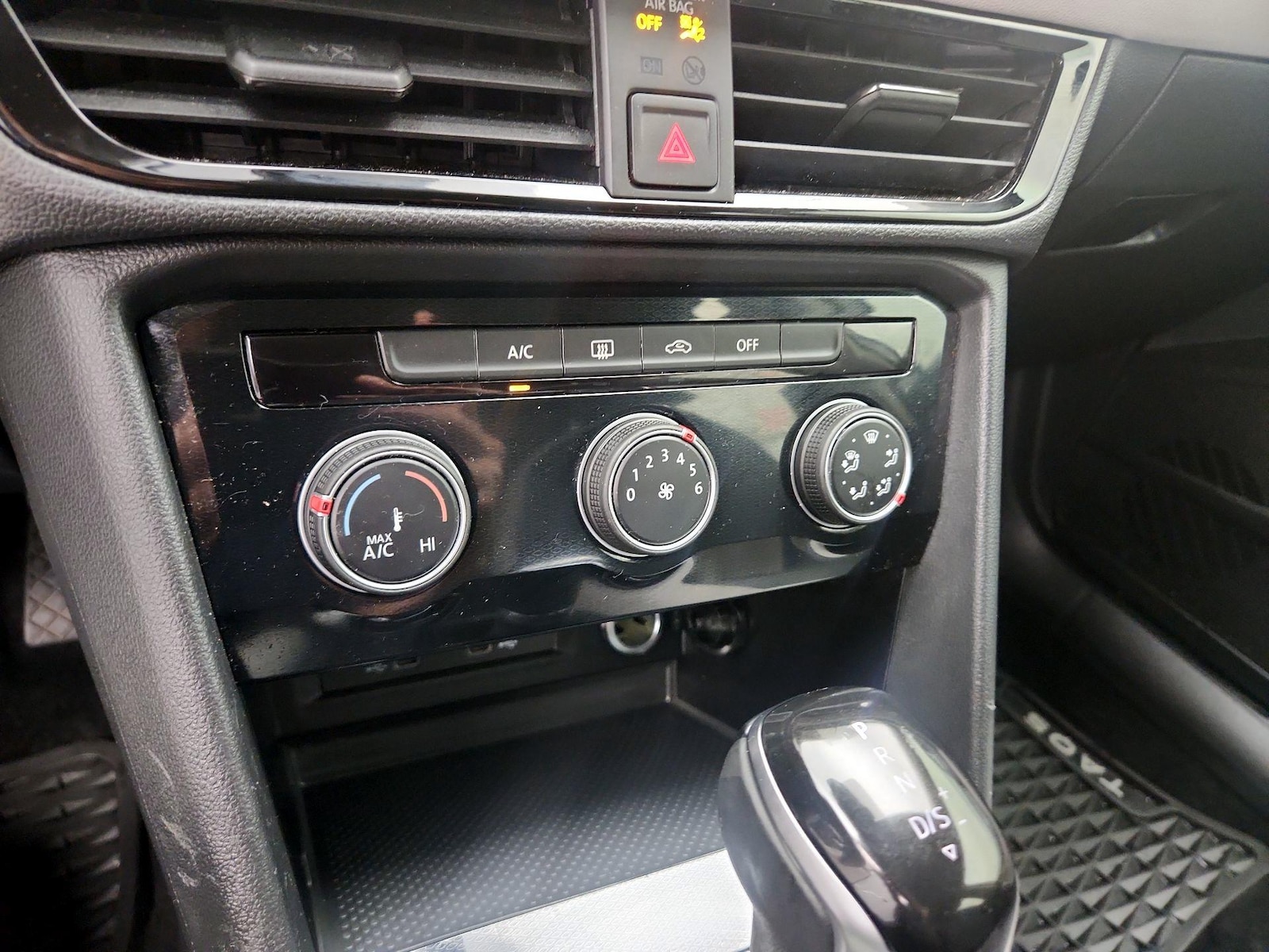 2025 Volkswagen Taos S - Photo 17