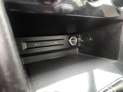 USB/AUX Ports