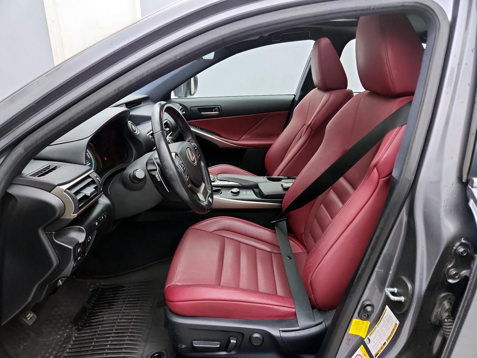 Thumbnail: 2019 Lexus IS - 11