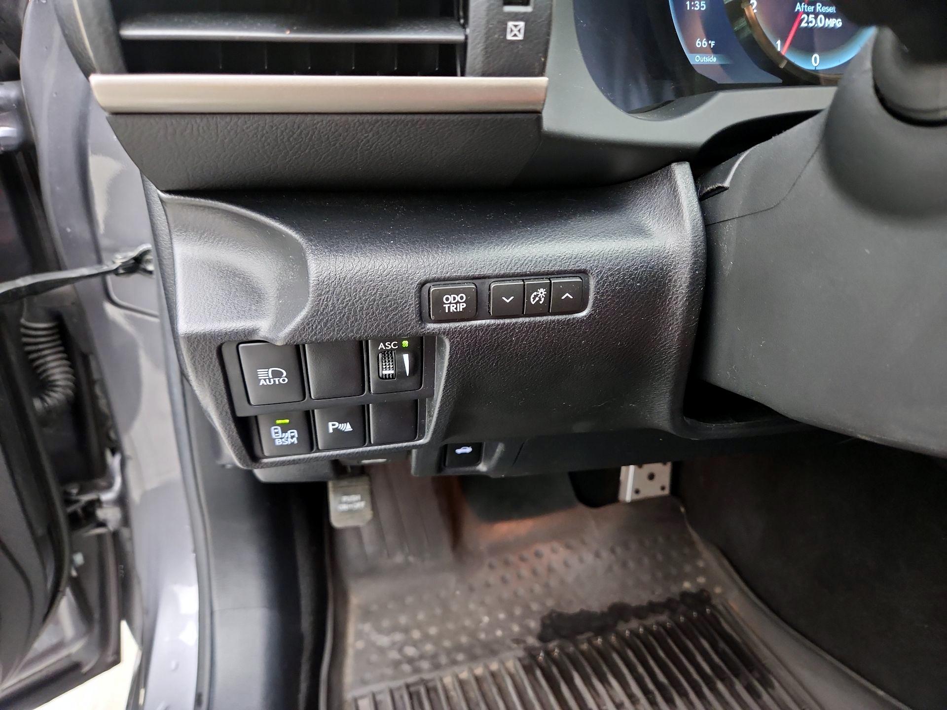 Thumbnail: 2019 Lexus IS - 13