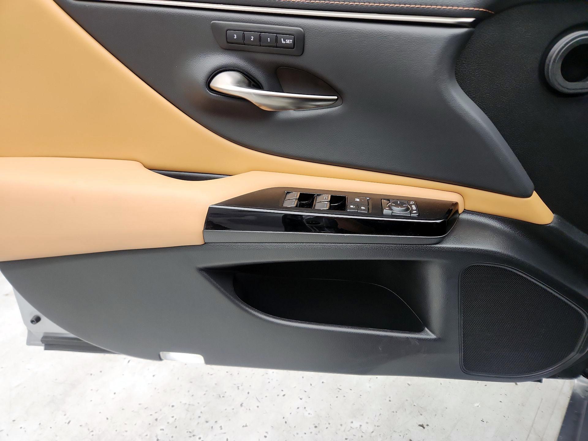 Thumbnail: 2023 Lexus ES - 12