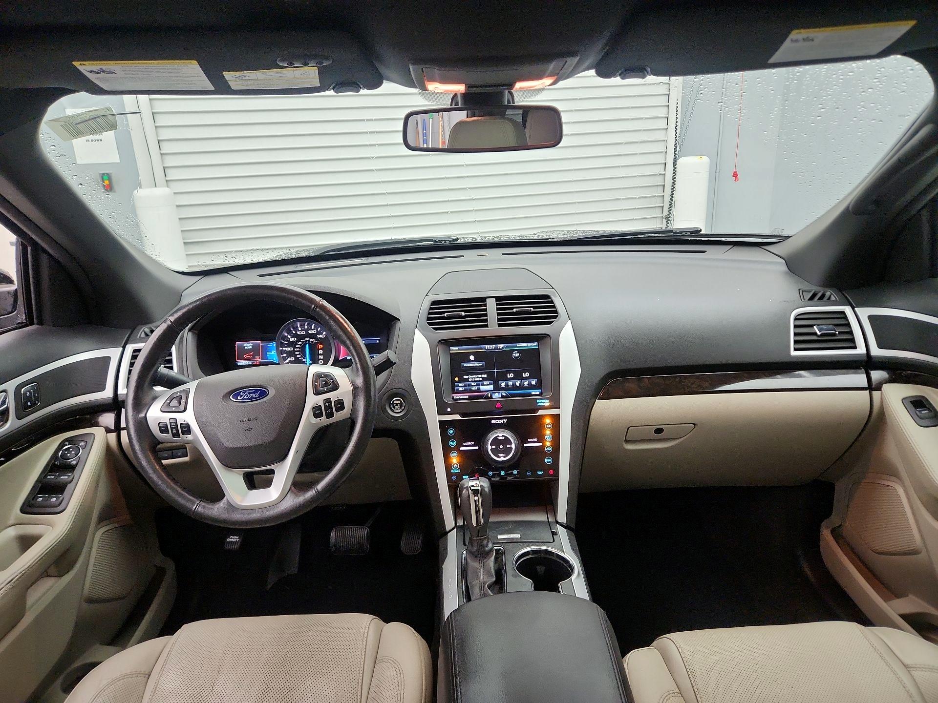 Thumbnail: 2015 Ford Explorer - 9