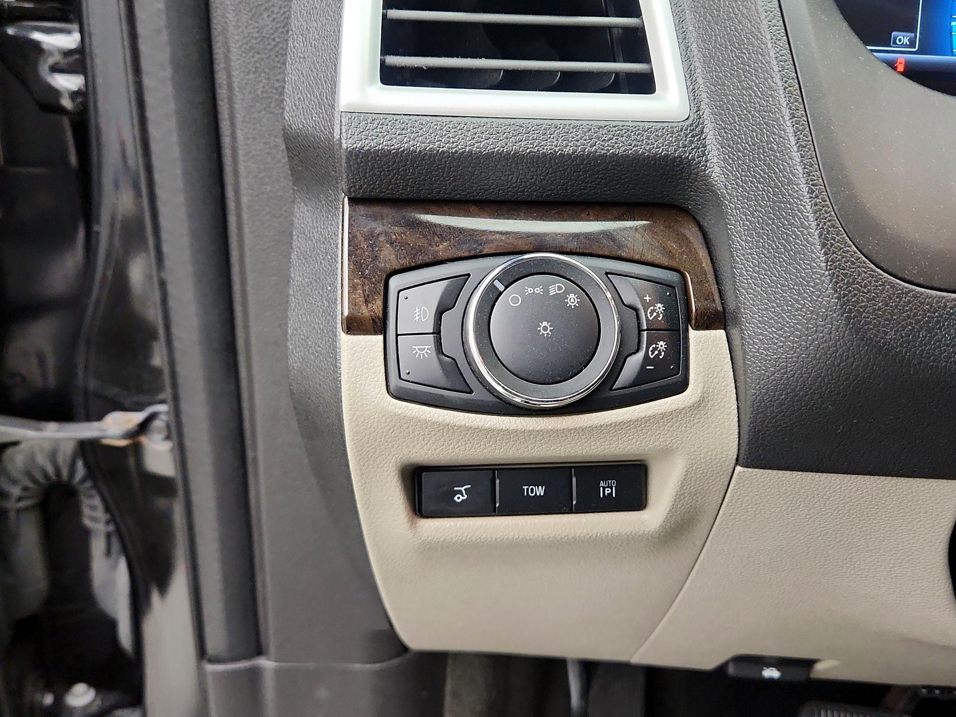 Thumbnail: 2015 Ford Explorer - 13