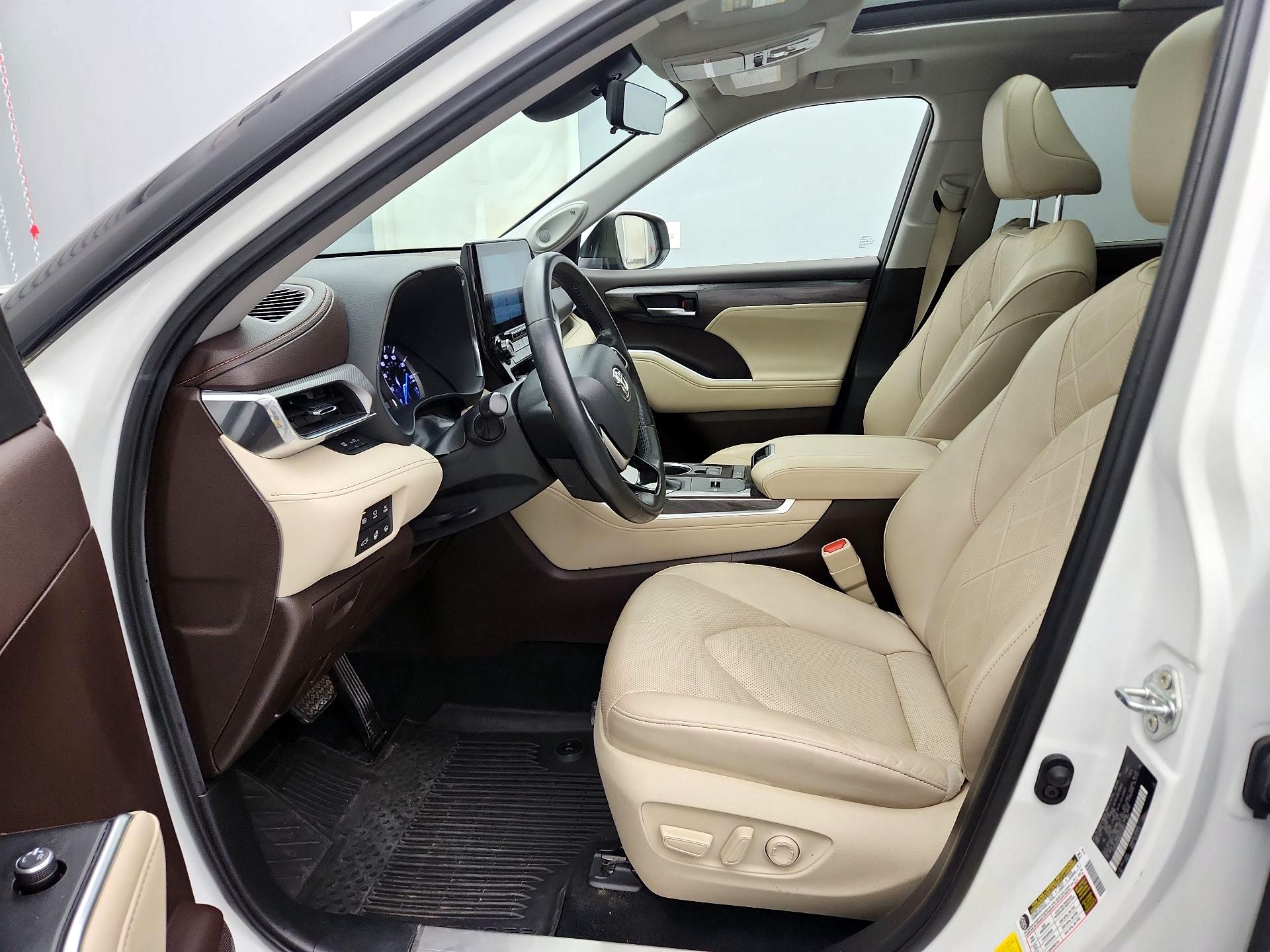 Thumbnail: 2022 Toyota Highlander - 11