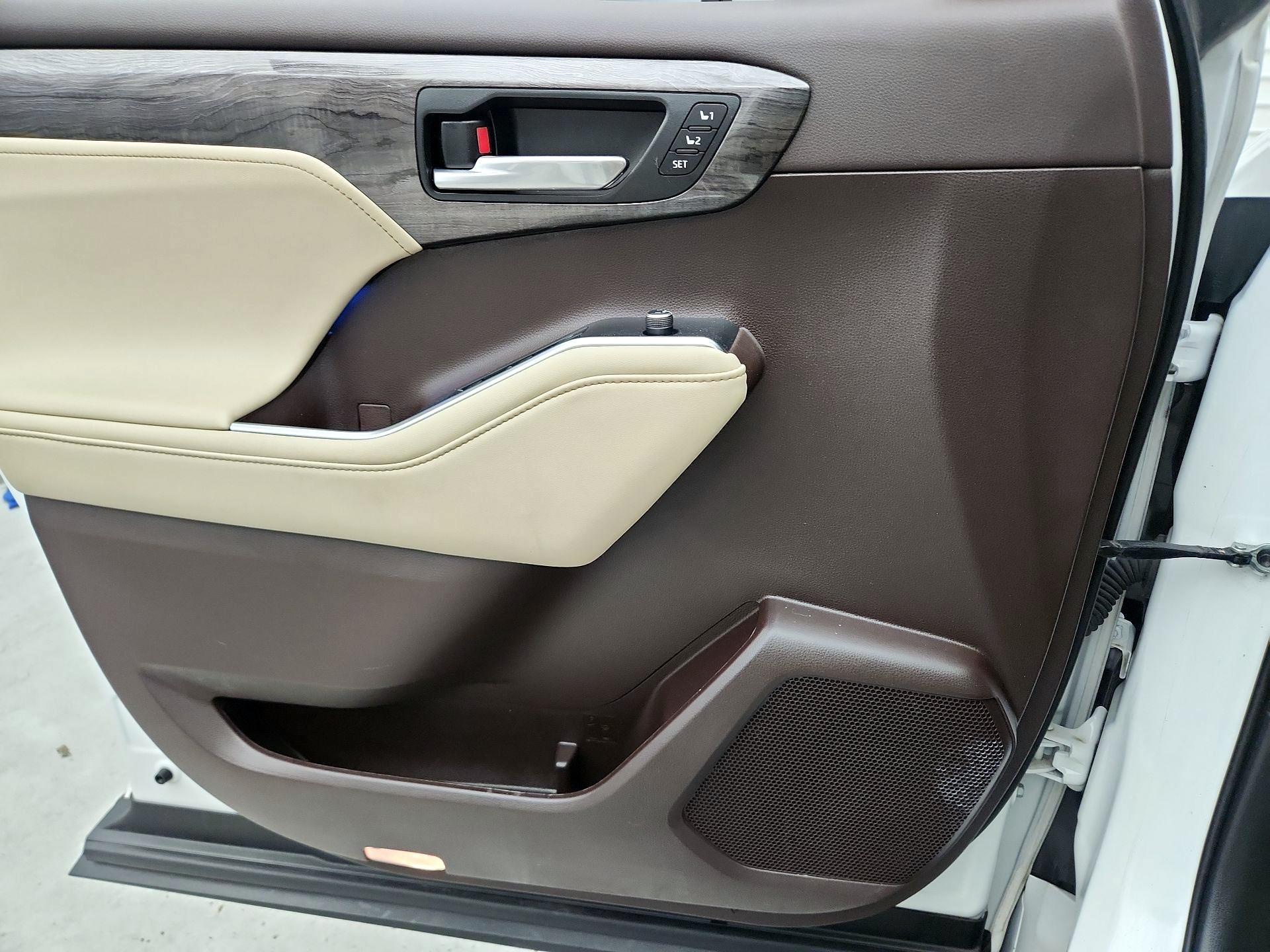 Thumbnail: 2022 Toyota Highlander - 12