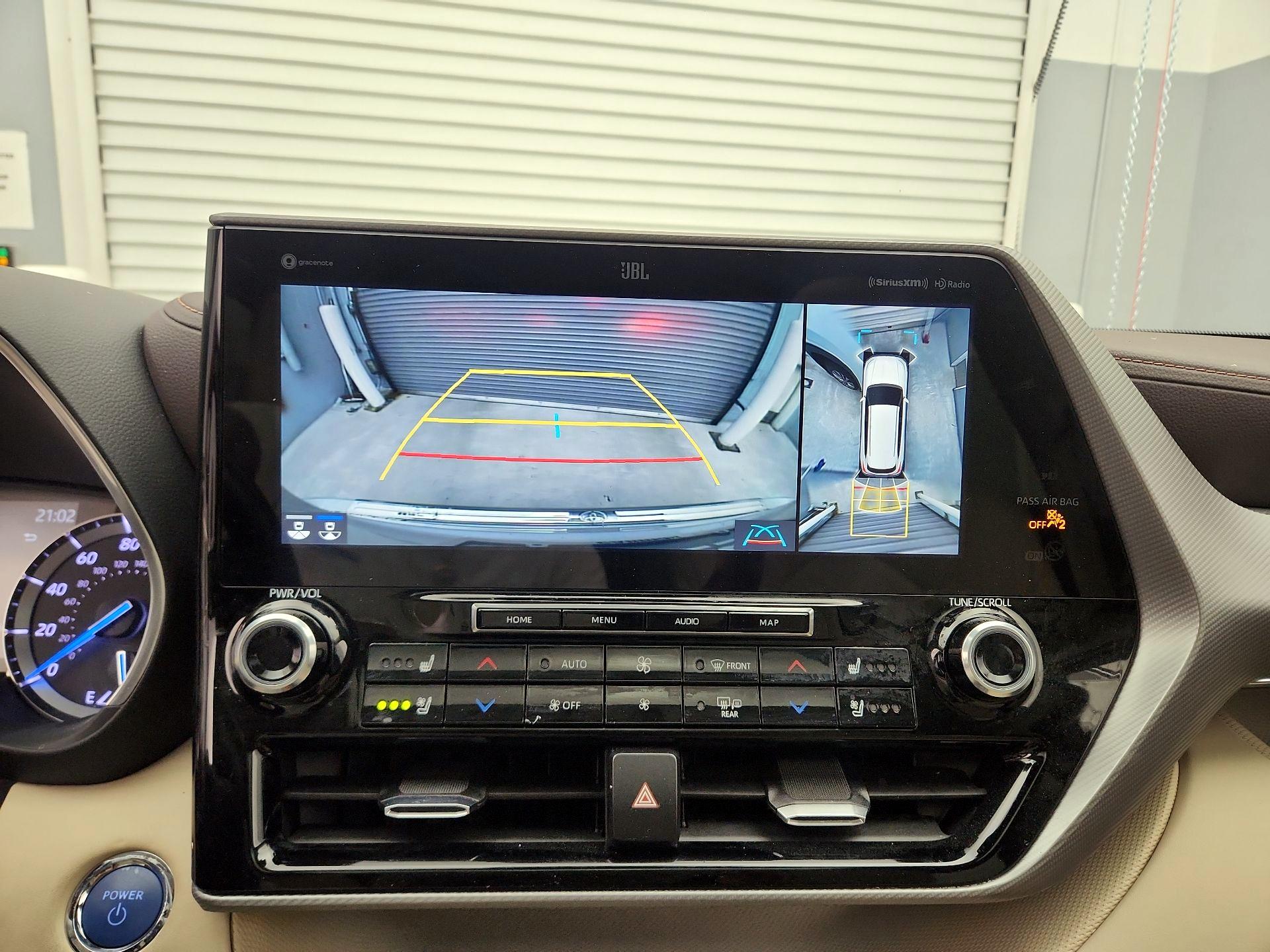 Thumbnail: 2022 Toyota Highlander - 15