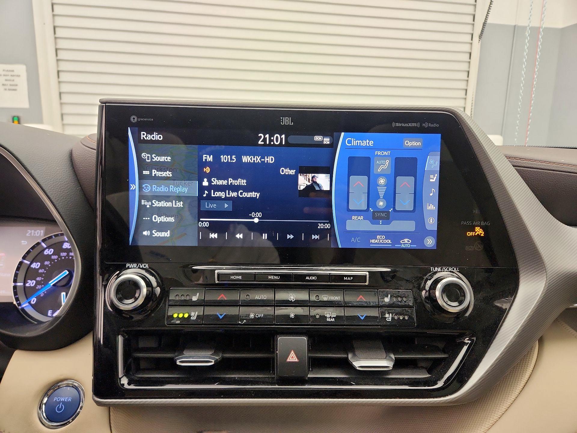 Thumbnail: 2022 Toyota Highlander - 16