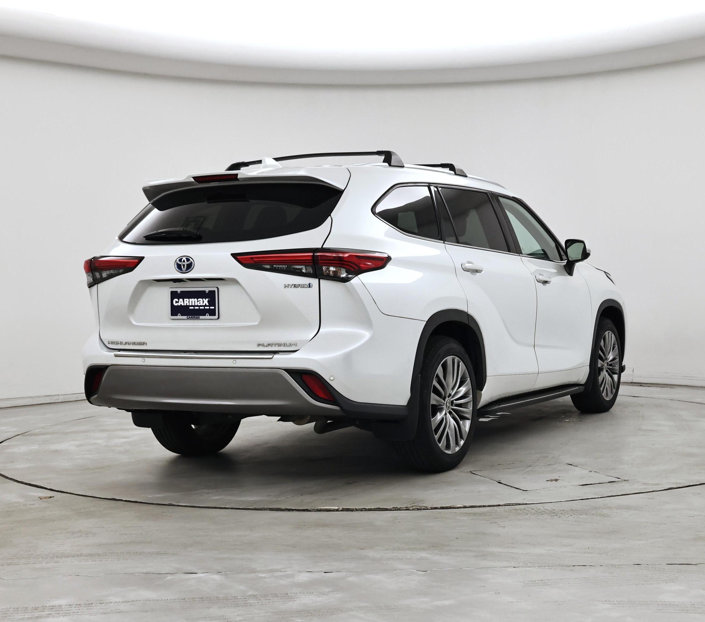 Thumbnail: 2022 Toyota Highlander - 8