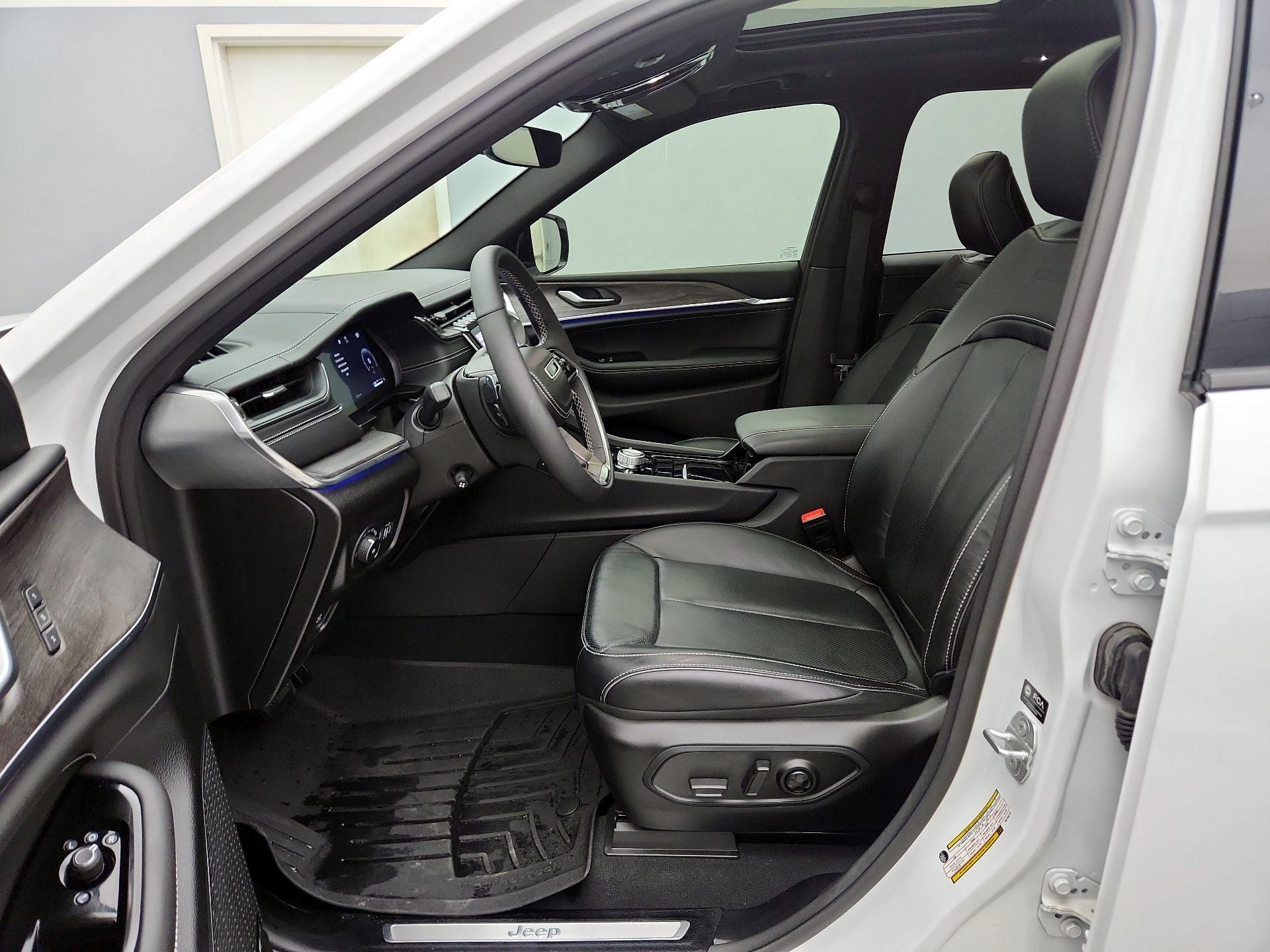 Thumbnail: 2024 Jeep Grand Cherokee - 11
