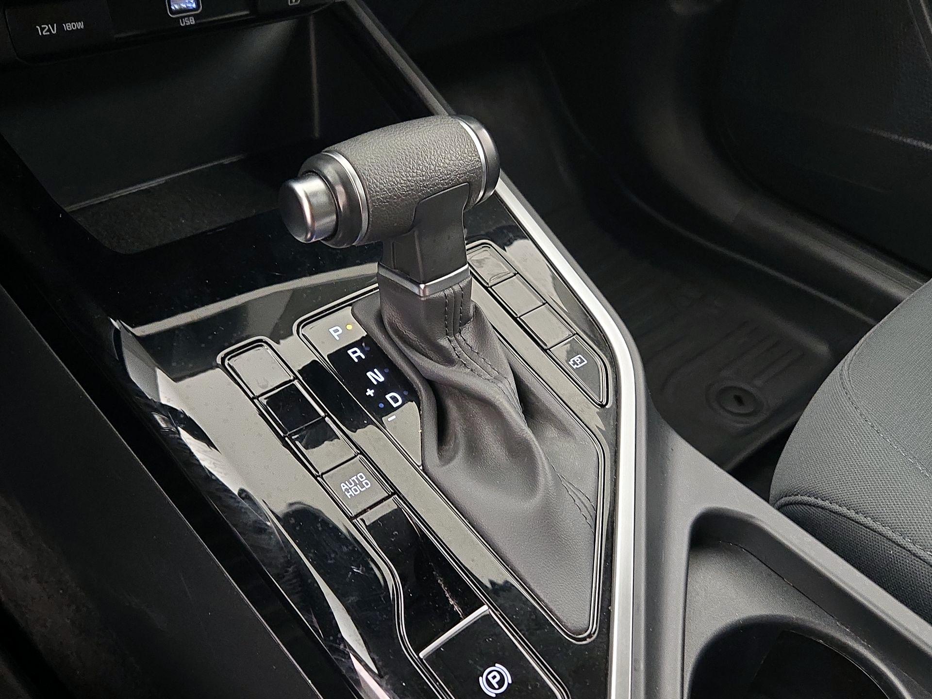 Thumbnail: 2023 Kia Niro - 17