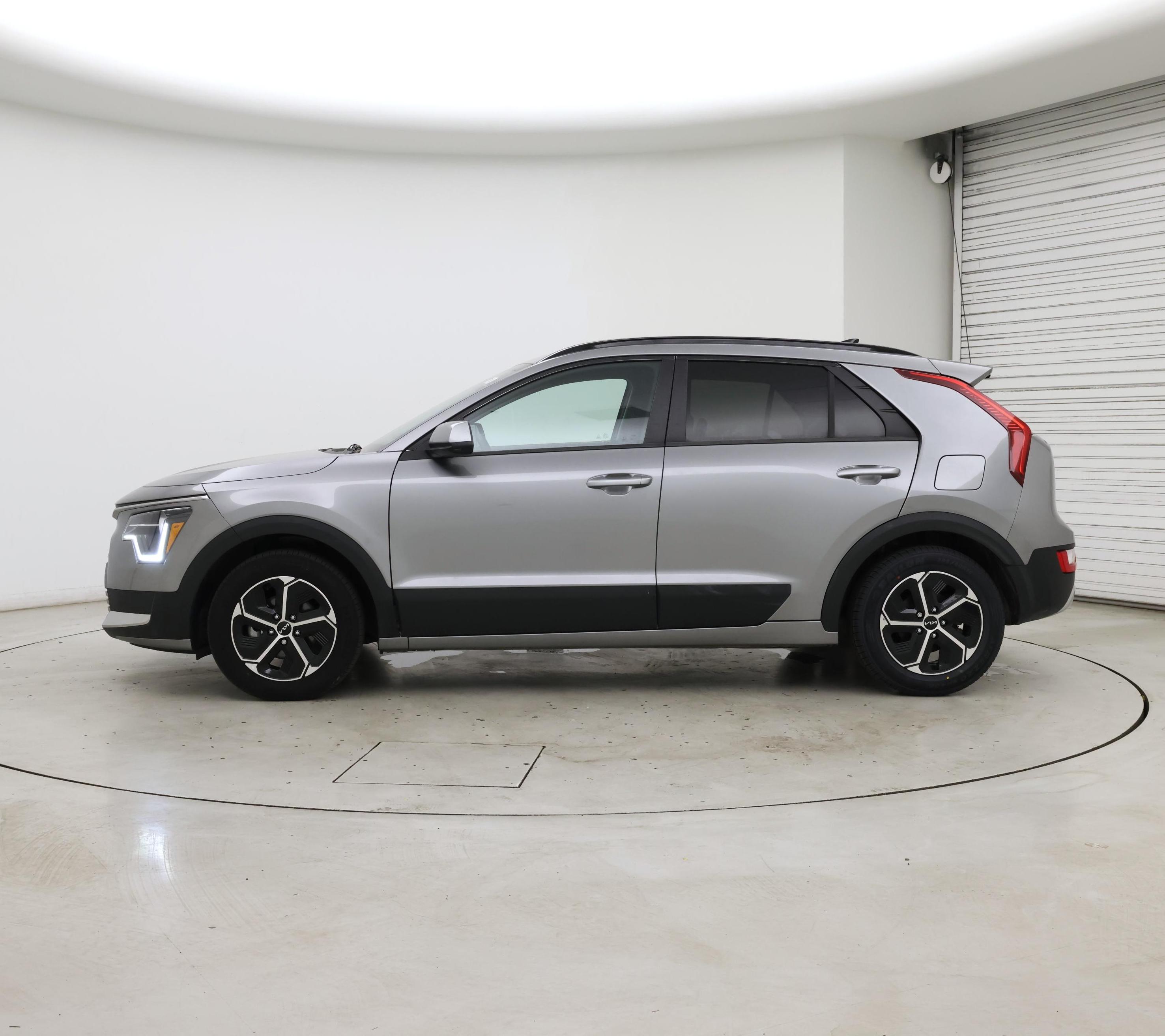 Thumbnail: 2023 Kia Niro - 3