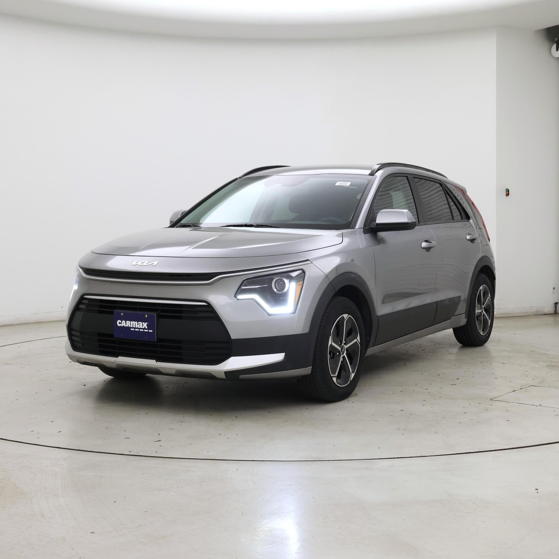 Thumbnail: 2023 Kia Niro - 4