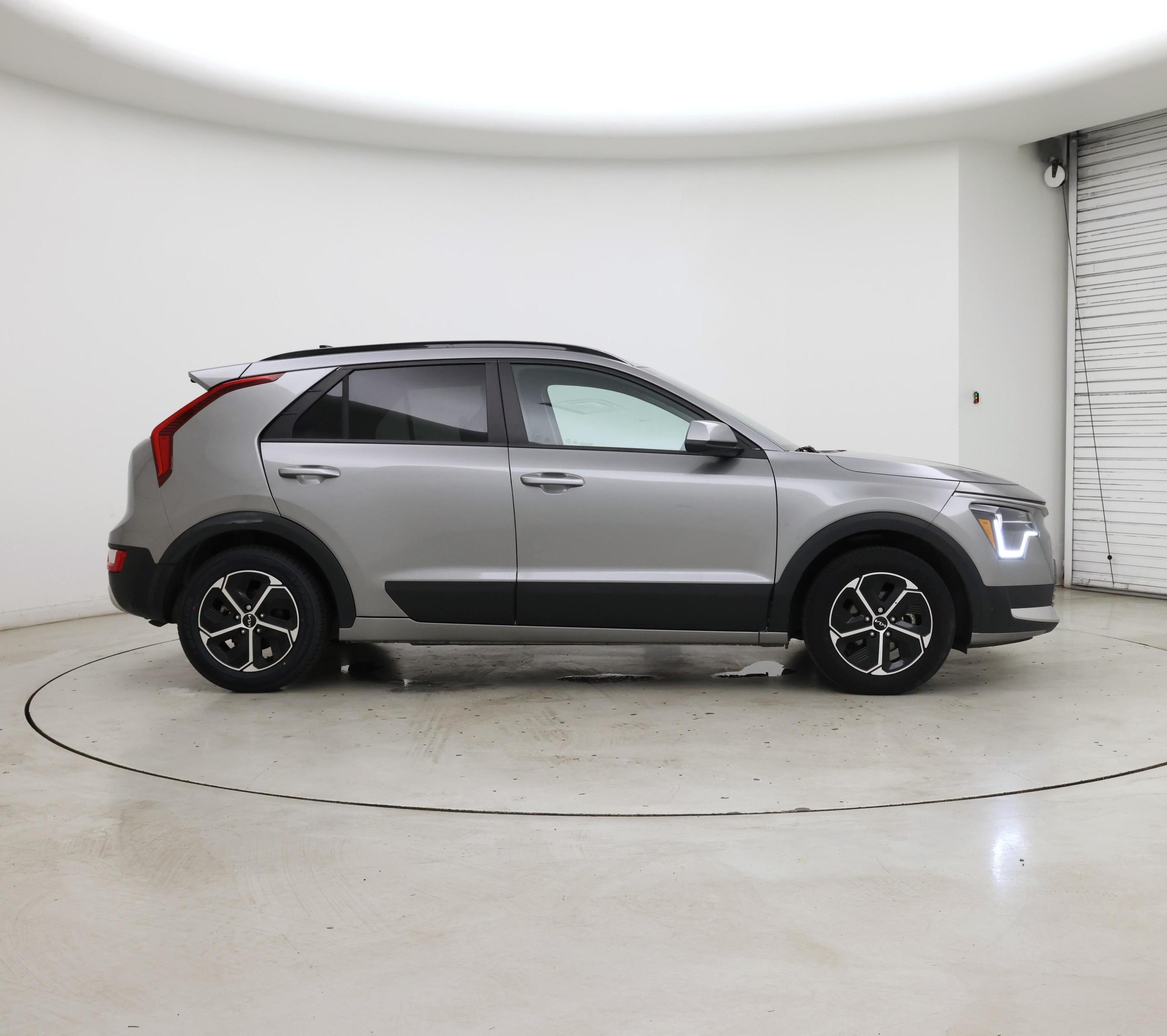 Thumbnail: 2023 Kia Niro - 7