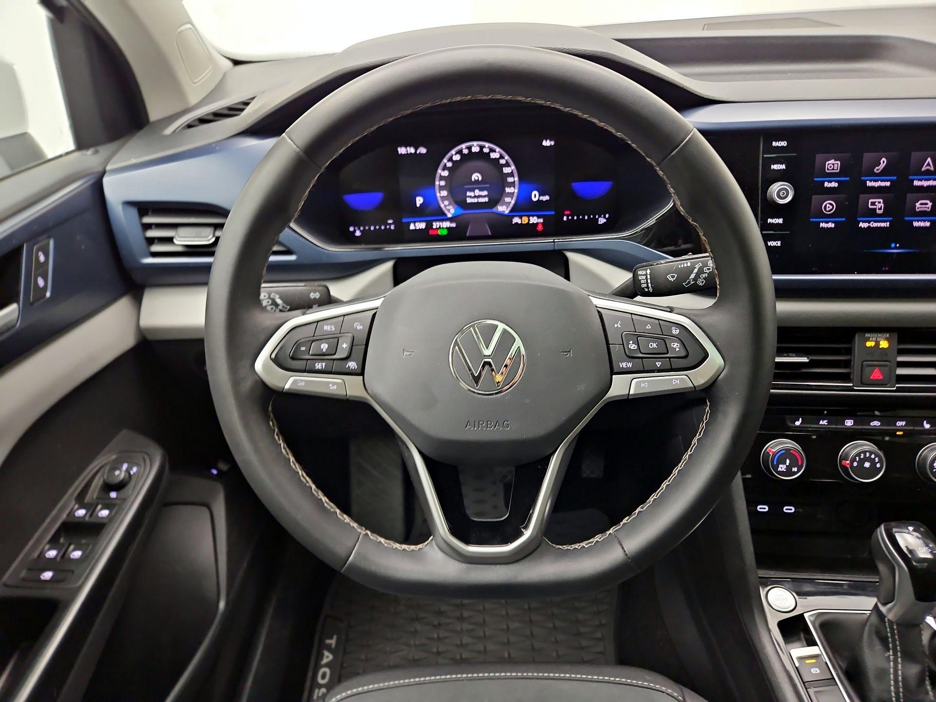 Thumbnail: 2023 Volkswagen Taos - 10