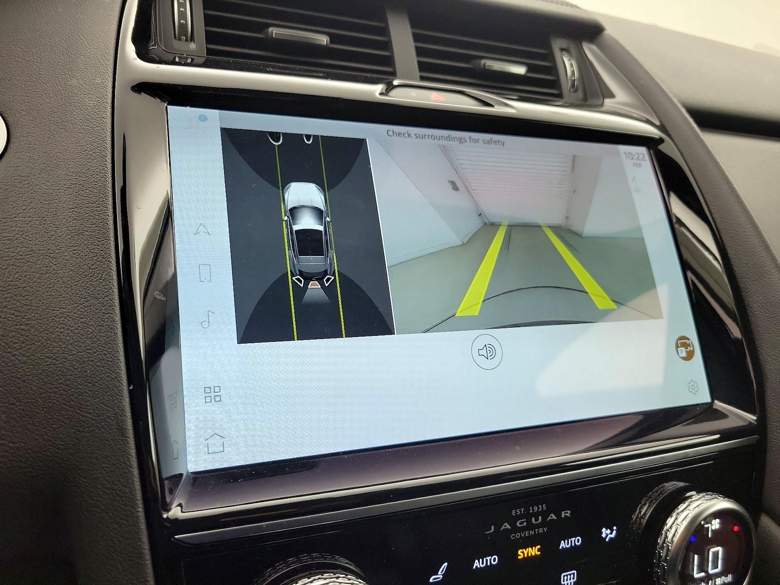 2023 Jaguar E-PACE SE - Photo 16