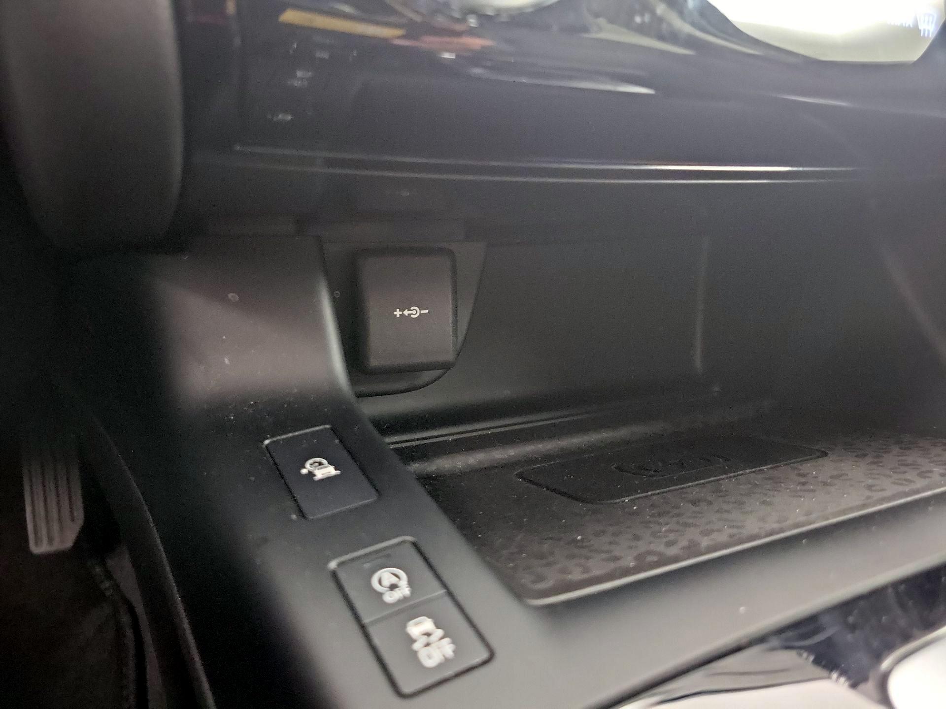 Thumbnail: 2023 Jaguar E-Pace - 19