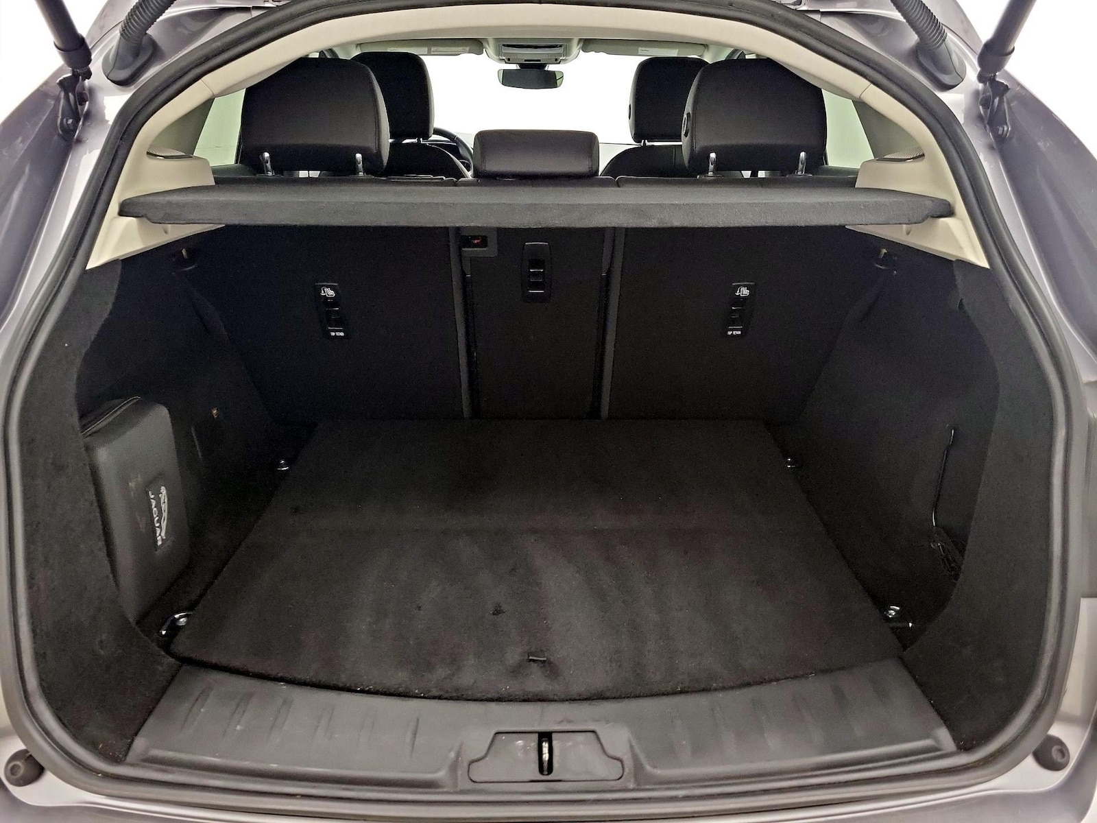 2023 Jaguar E-PACE SE - Photo 22