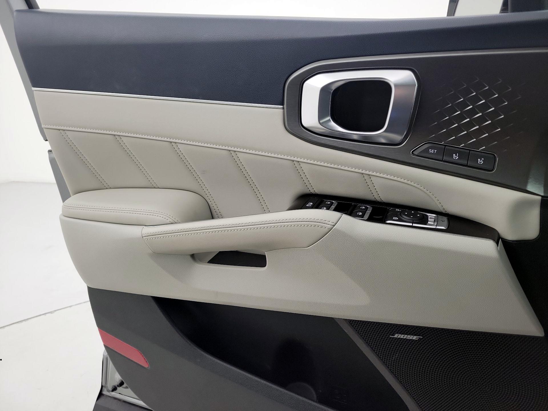 Thumbnail: 2023 Kia Sorento - 12