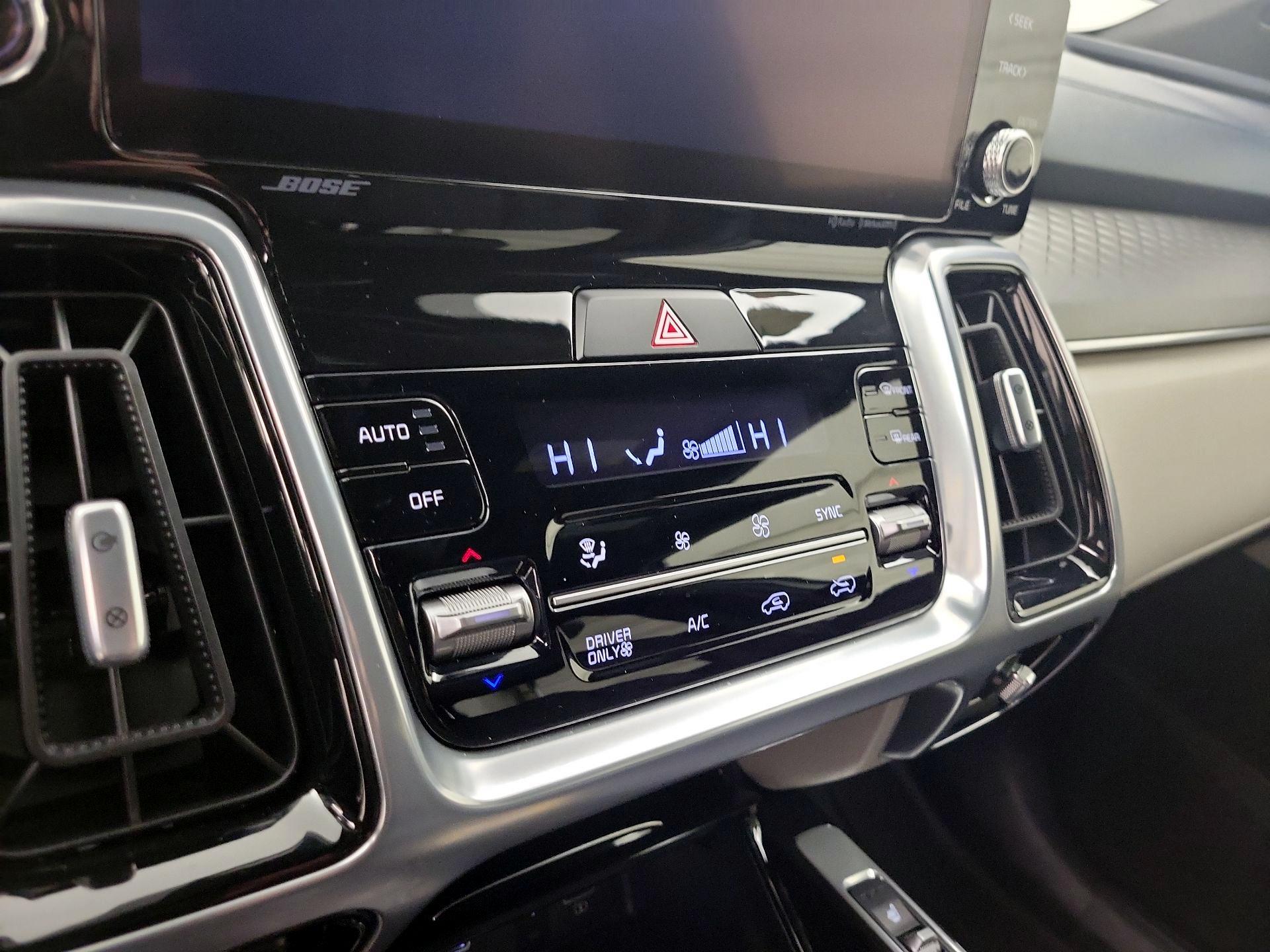 Thumbnail: 2023 Kia Sorento - 16