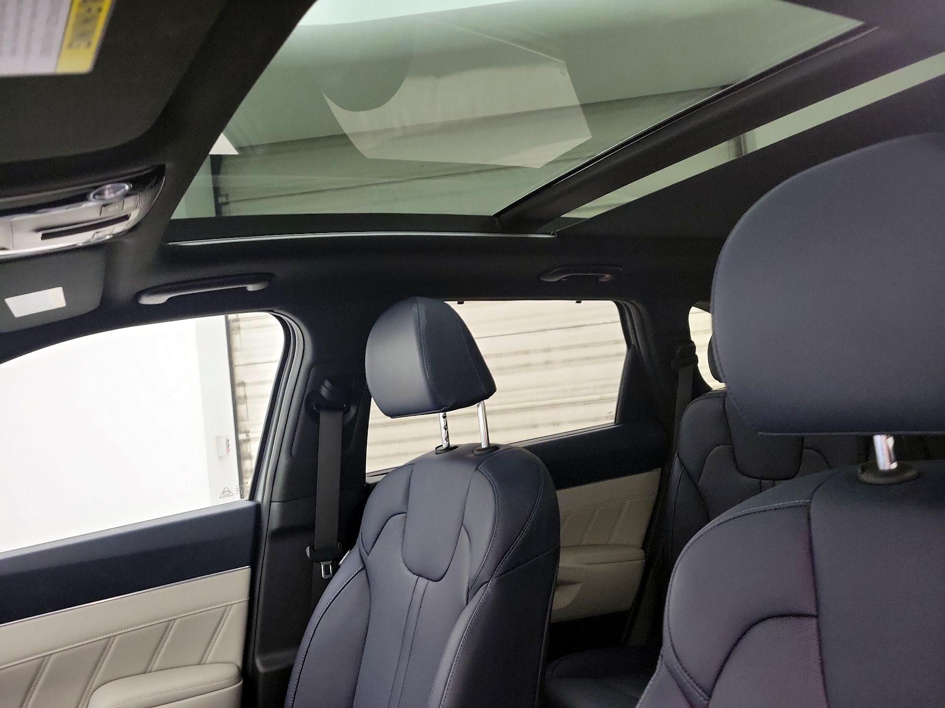 Thumbnail: 2023 Kia Sorento - 19