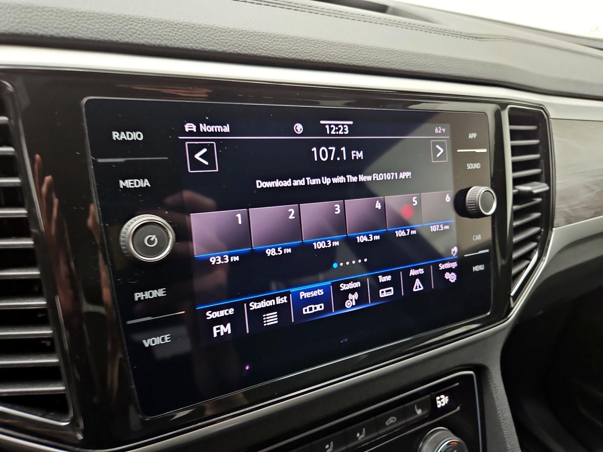 Thumbnail: 2023 Volkswagen Atlas - 13