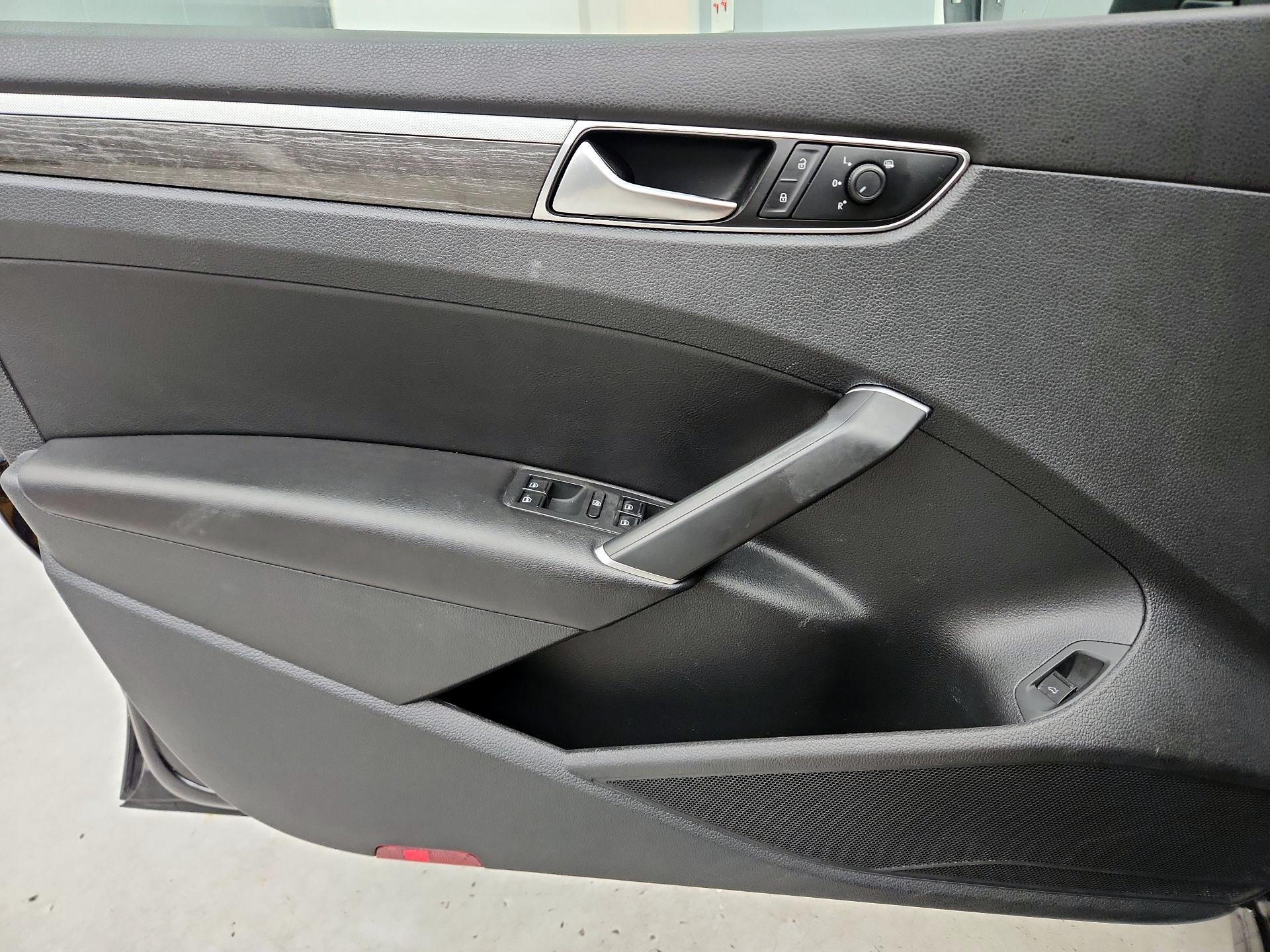 Thumbnail: 2018 Volkswagen Passat - 12