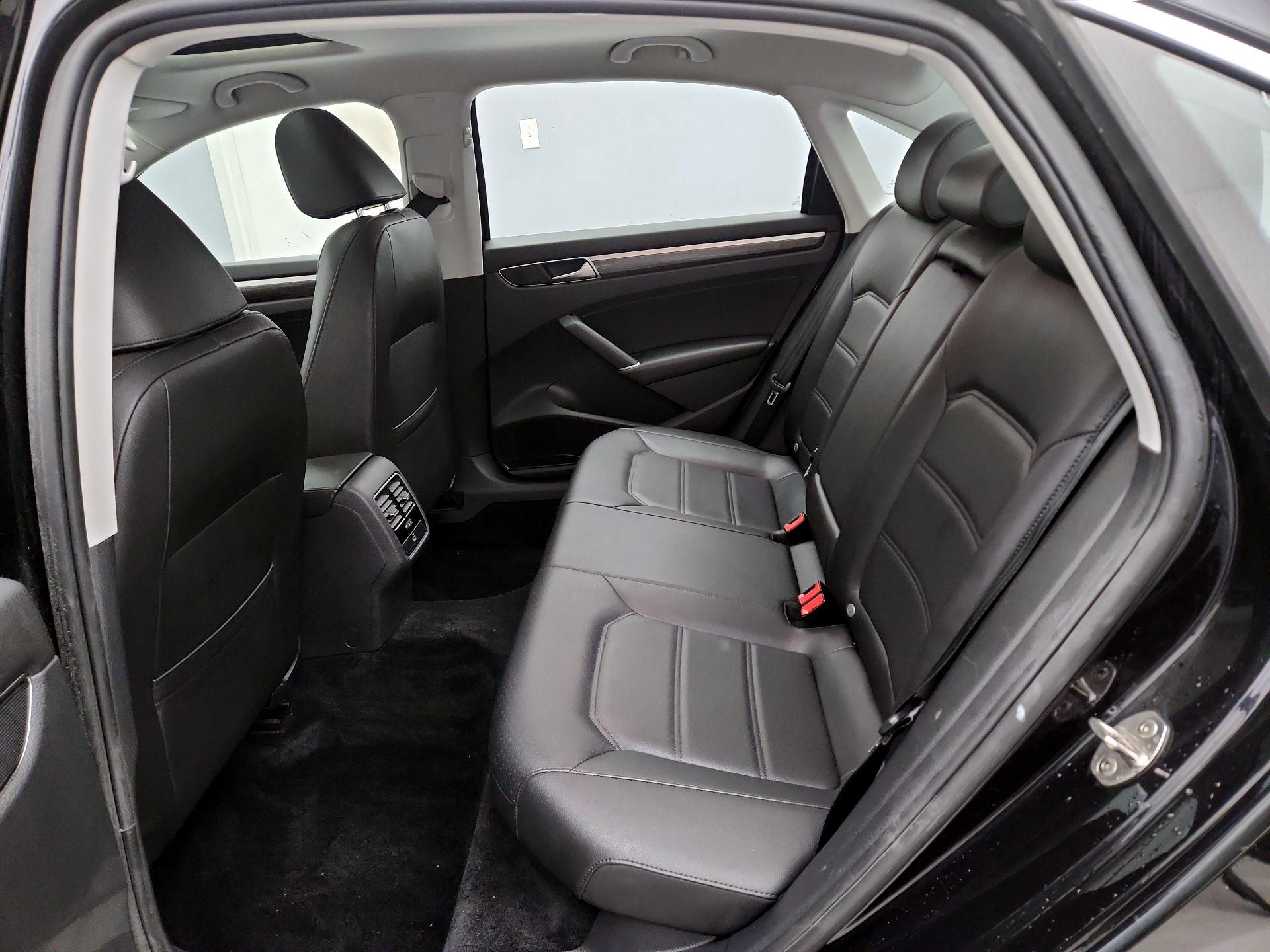 Thumbnail: 2018 Volkswagen Passat - 19