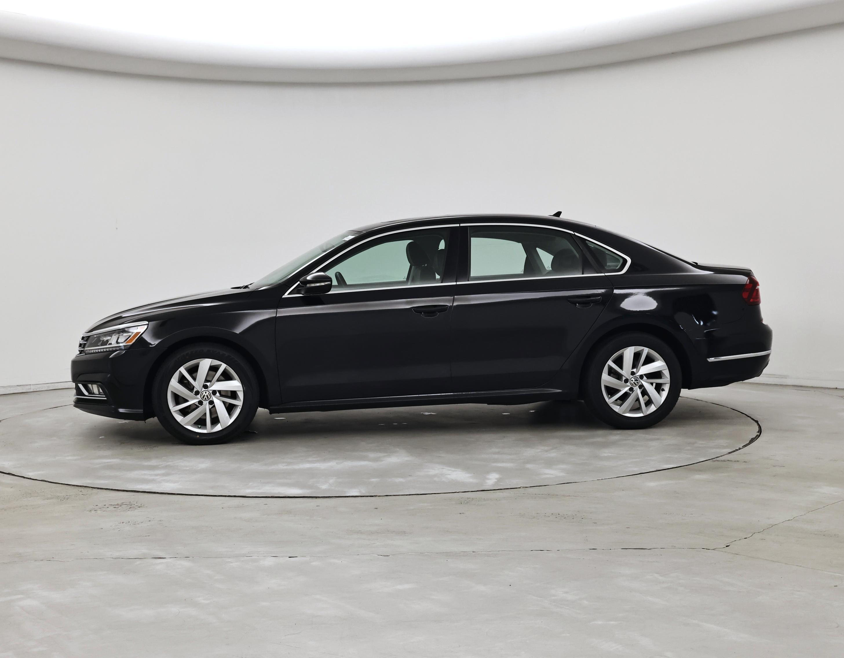 Thumbnail: 2018 Volkswagen Passat - 3