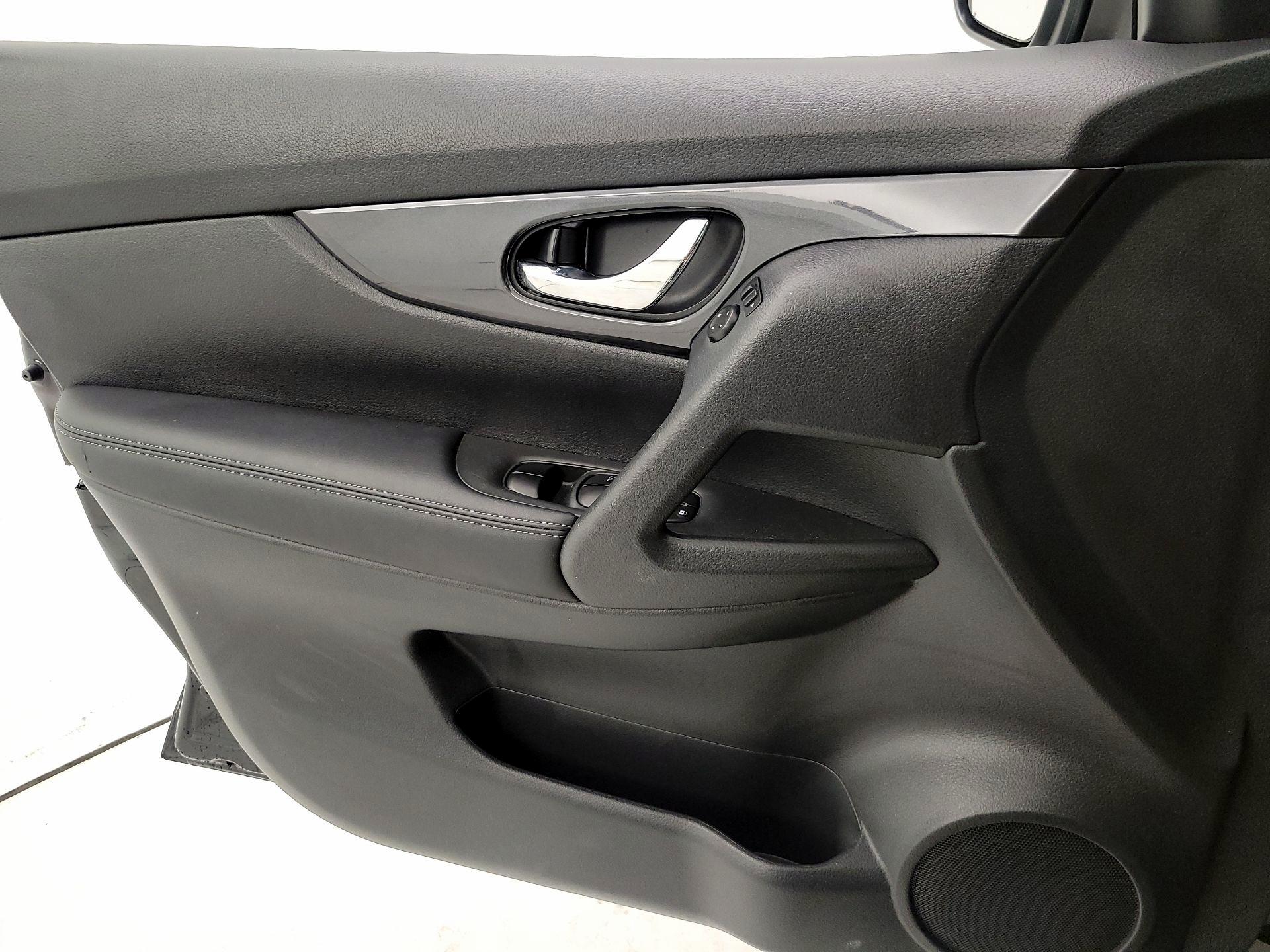 Thumbnail: 2018 Nissan Rogue - 12