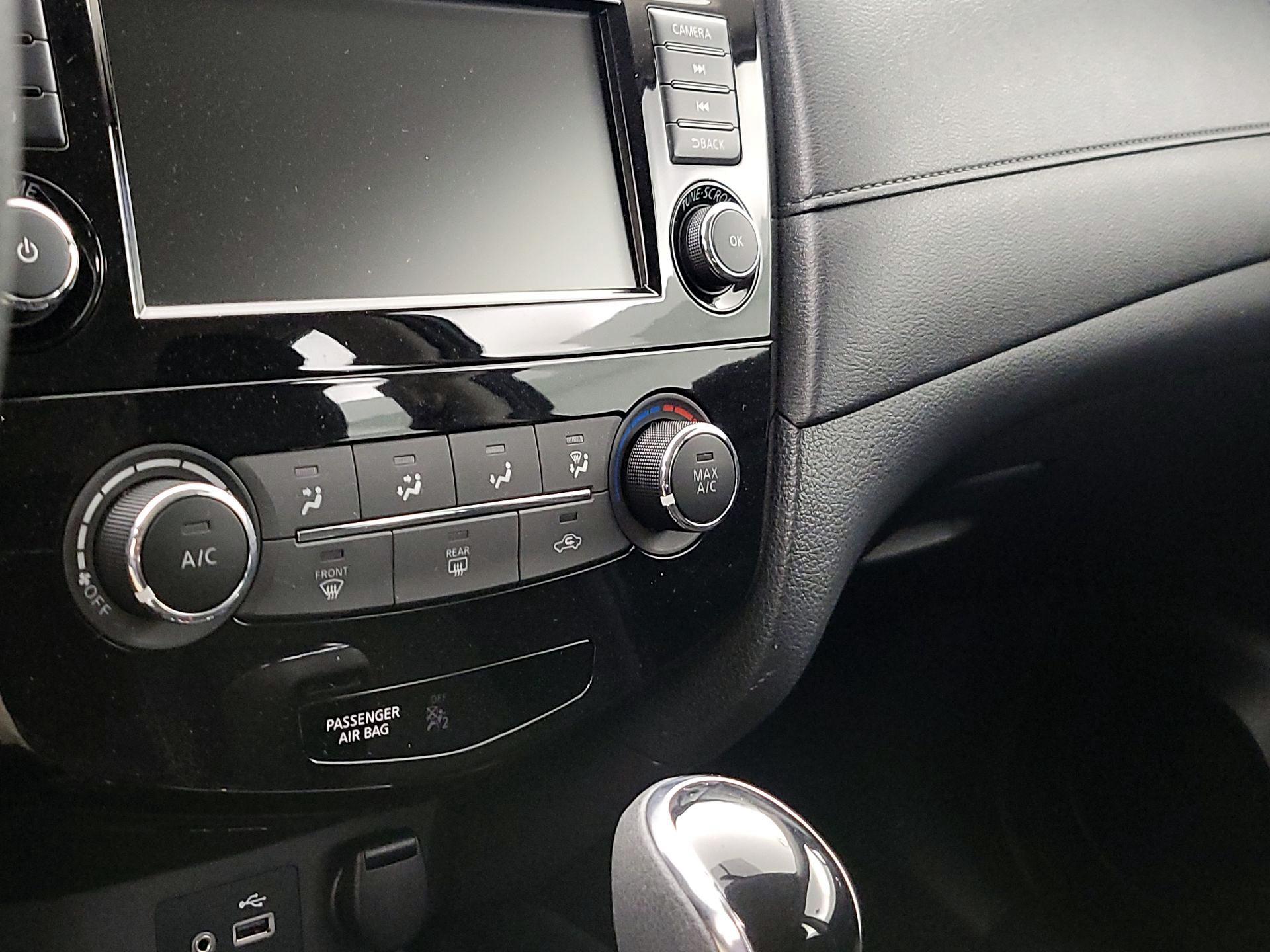 Thumbnail: 2018 Nissan Rogue - 16