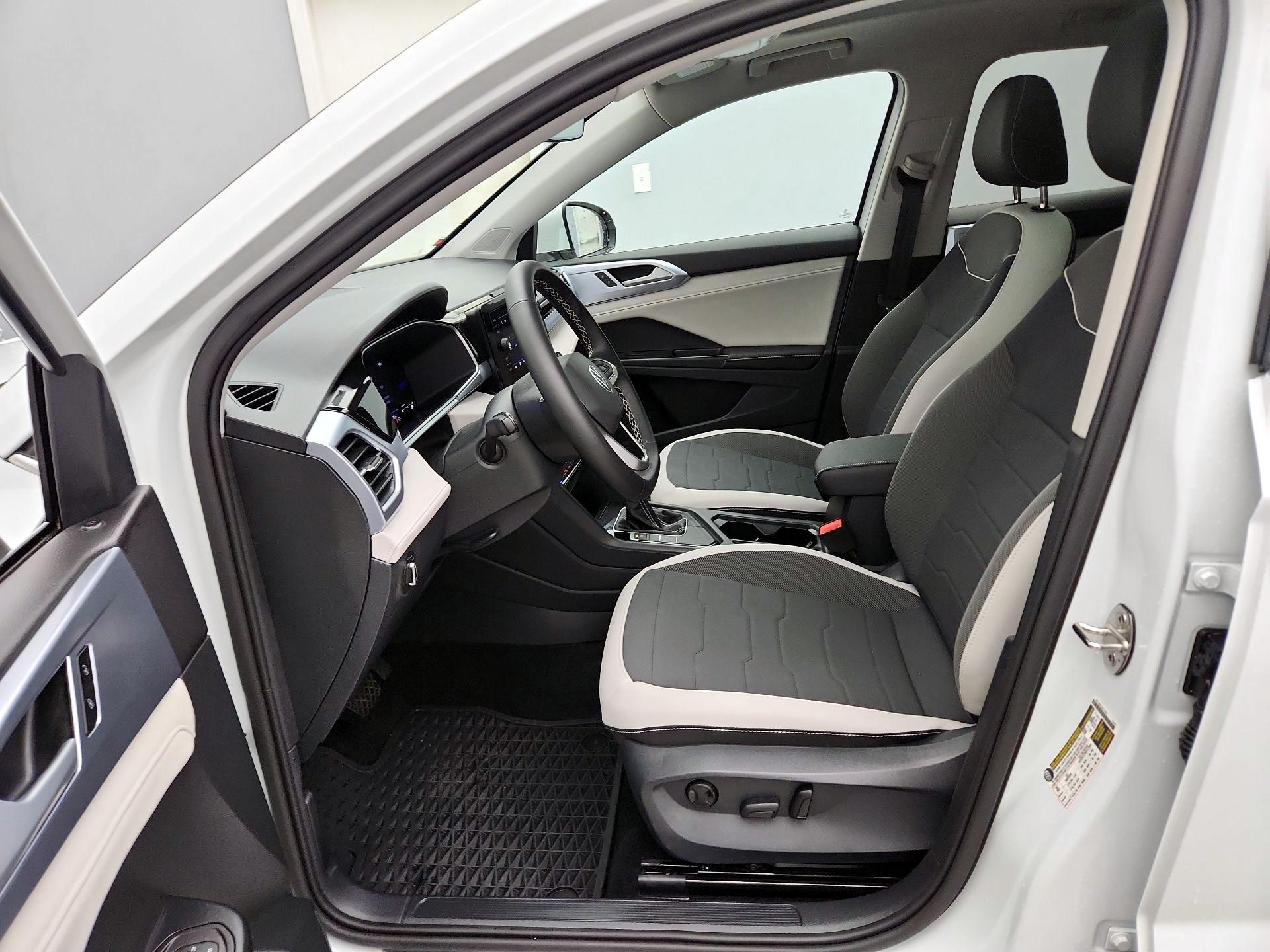 Thumbnail: 2025 Volkswagen Taos - 11