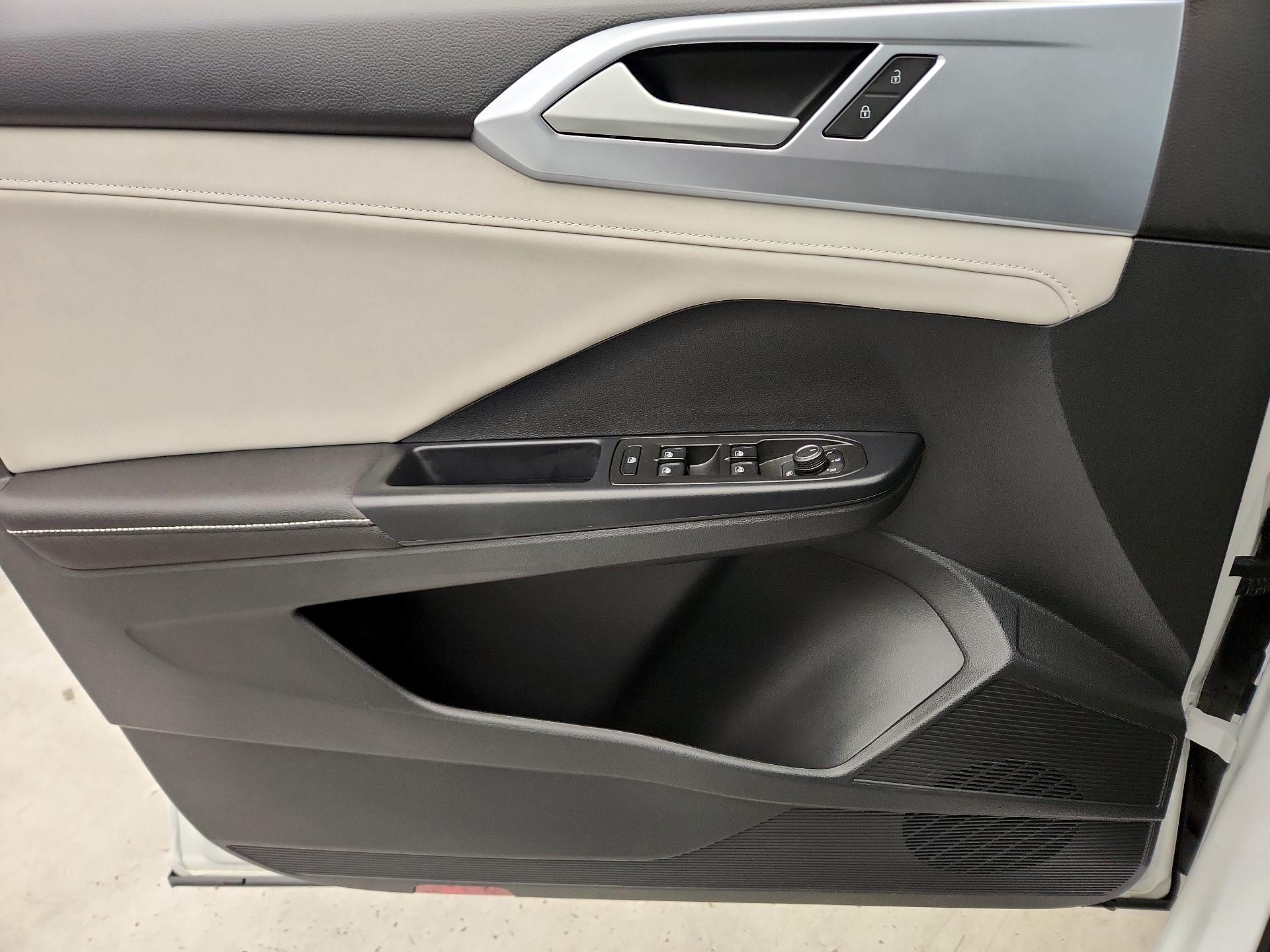 Thumbnail: 2025 Volkswagen Taos - 12