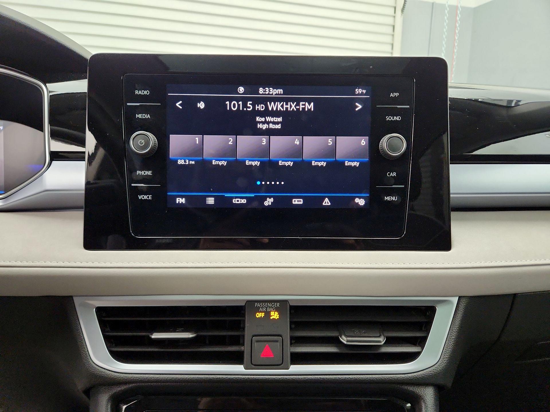 Thumbnail: 2025 Volkswagen Taos - 15