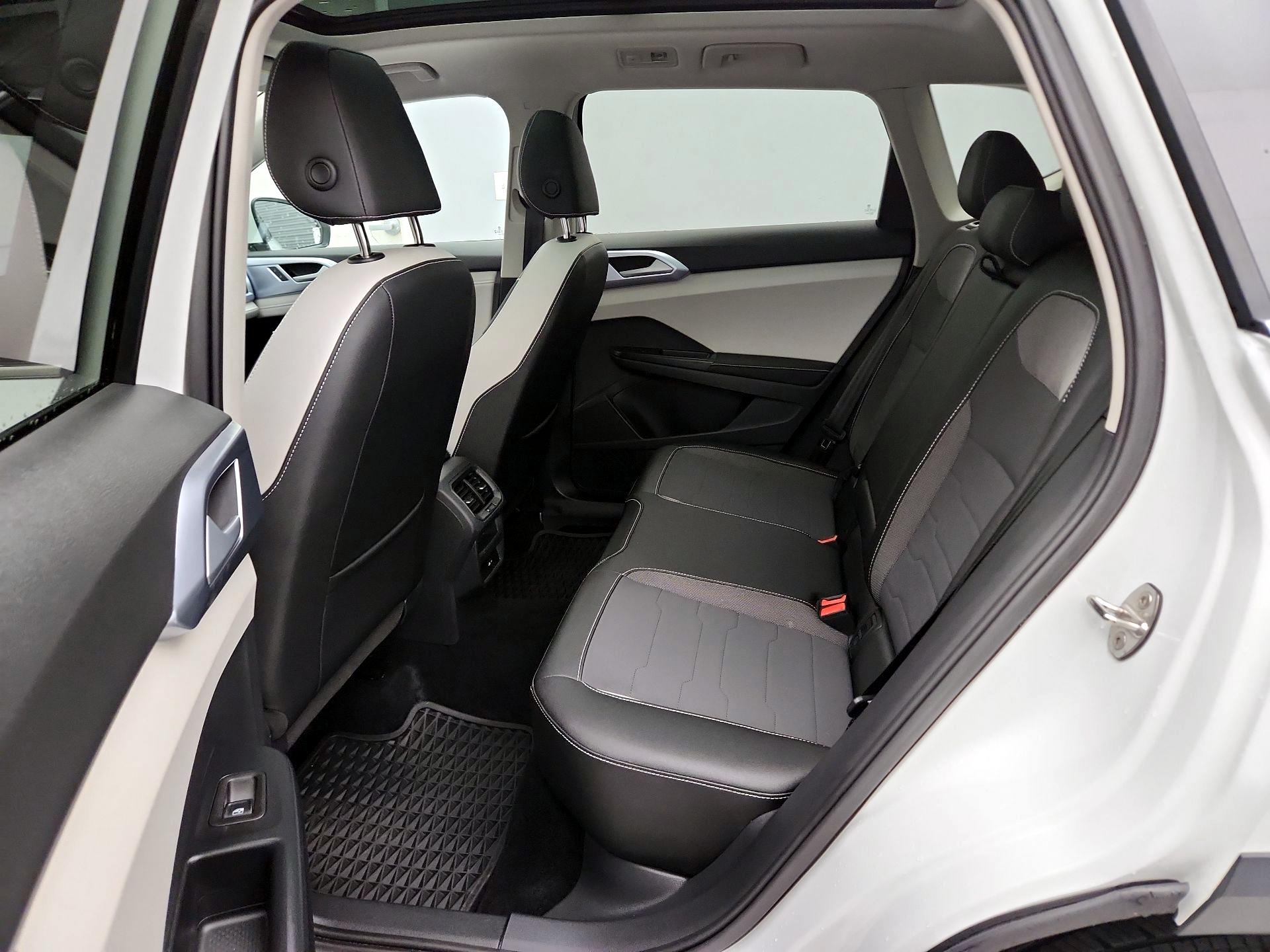 Thumbnail: 2025 Volkswagen Taos - 20