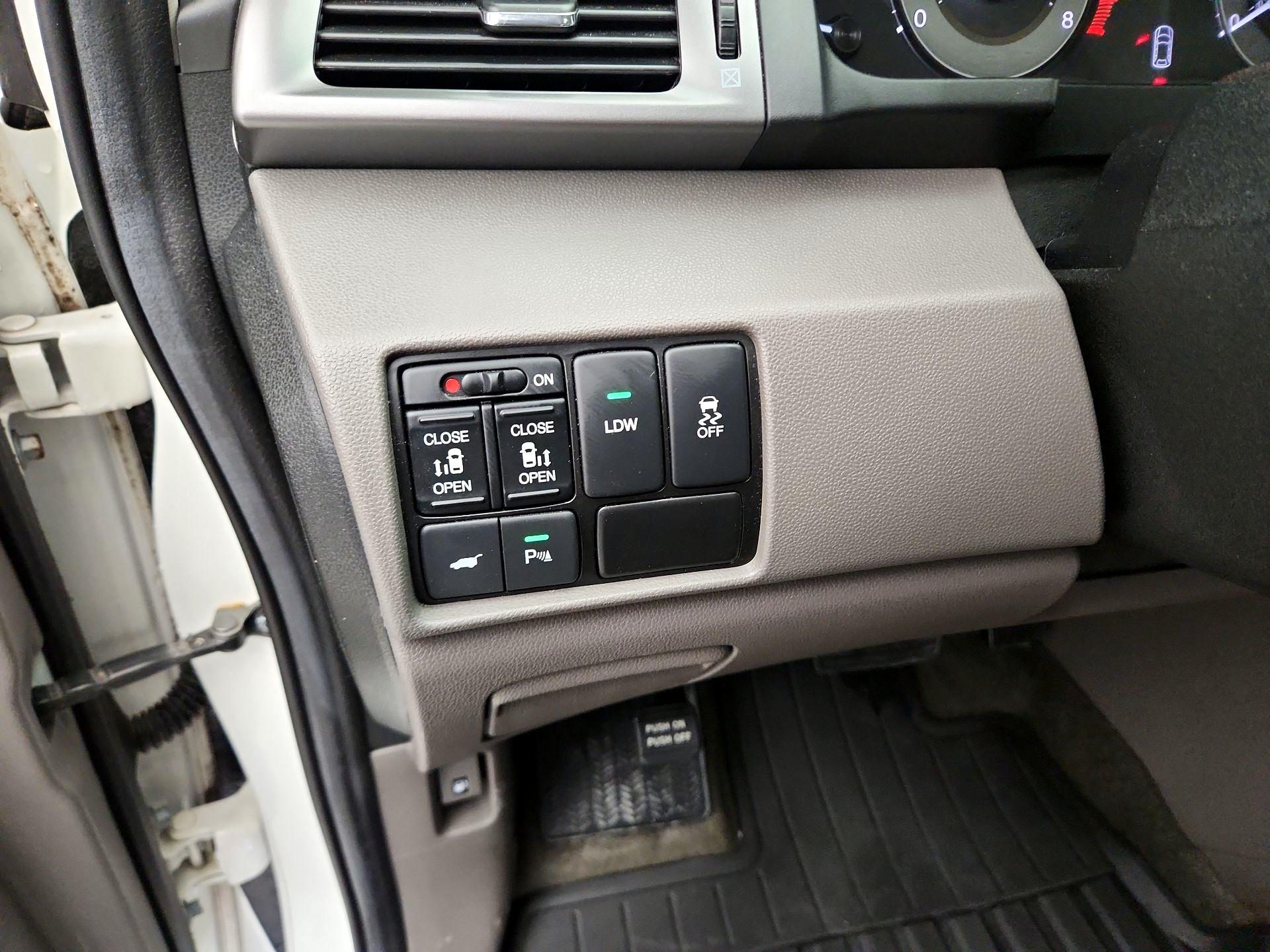 Thumbnail: 2014 Honda Odyssey - 13