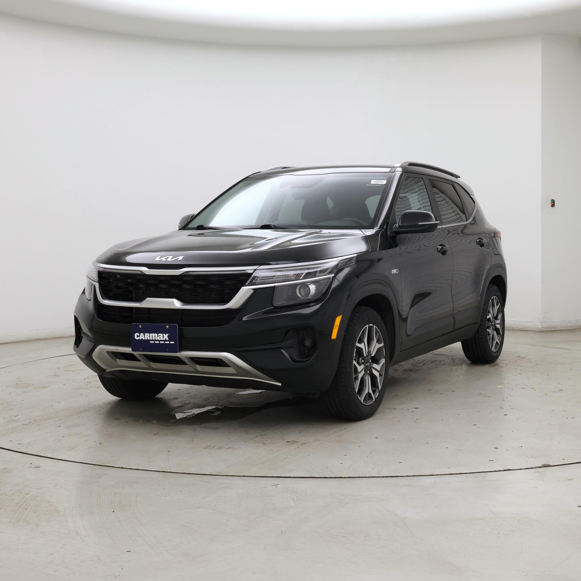 Thumbnail: 2023 Kia Seltos - 4