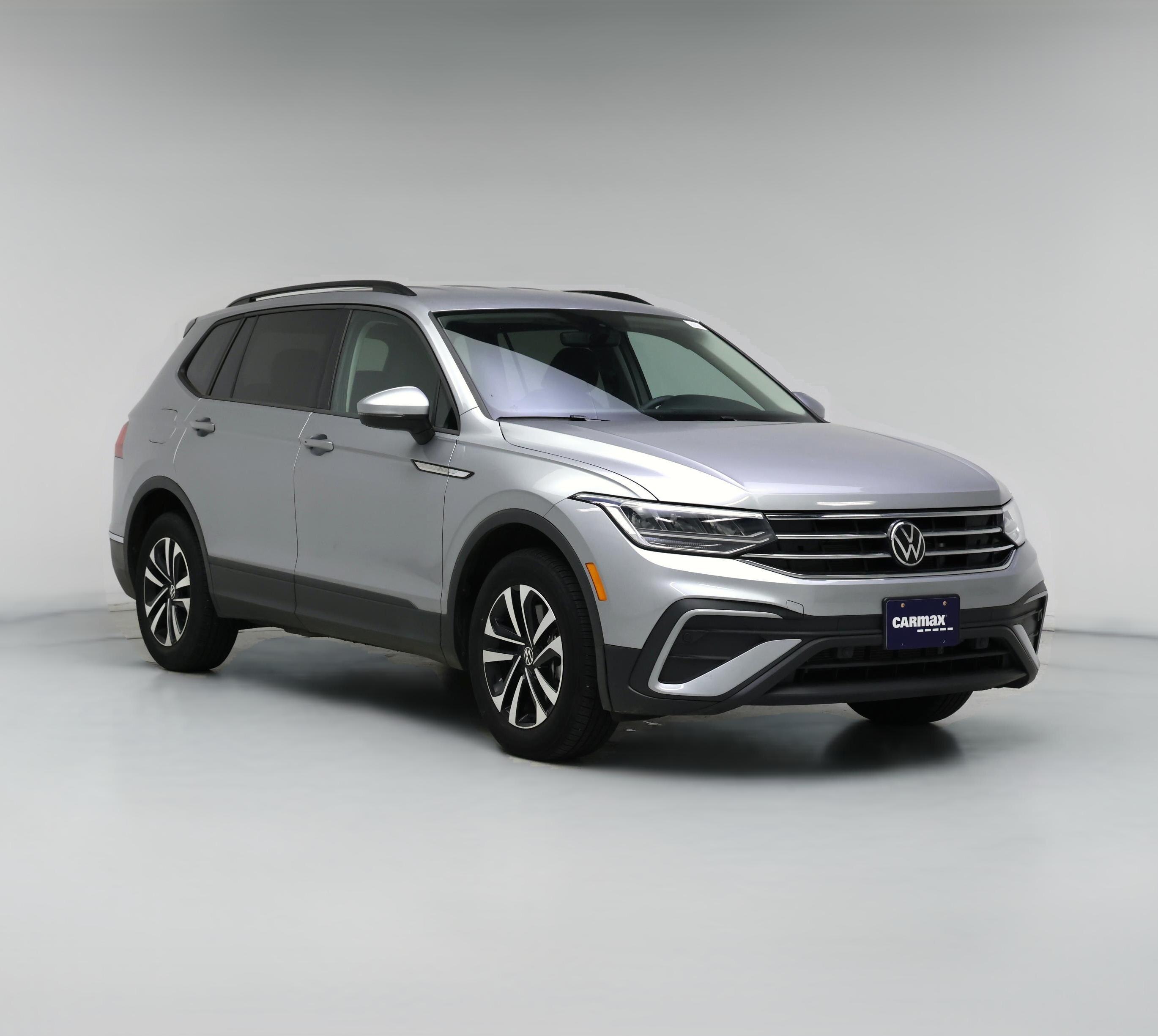 Thumbnail: 2023 Volkswagen Tiguan - 1