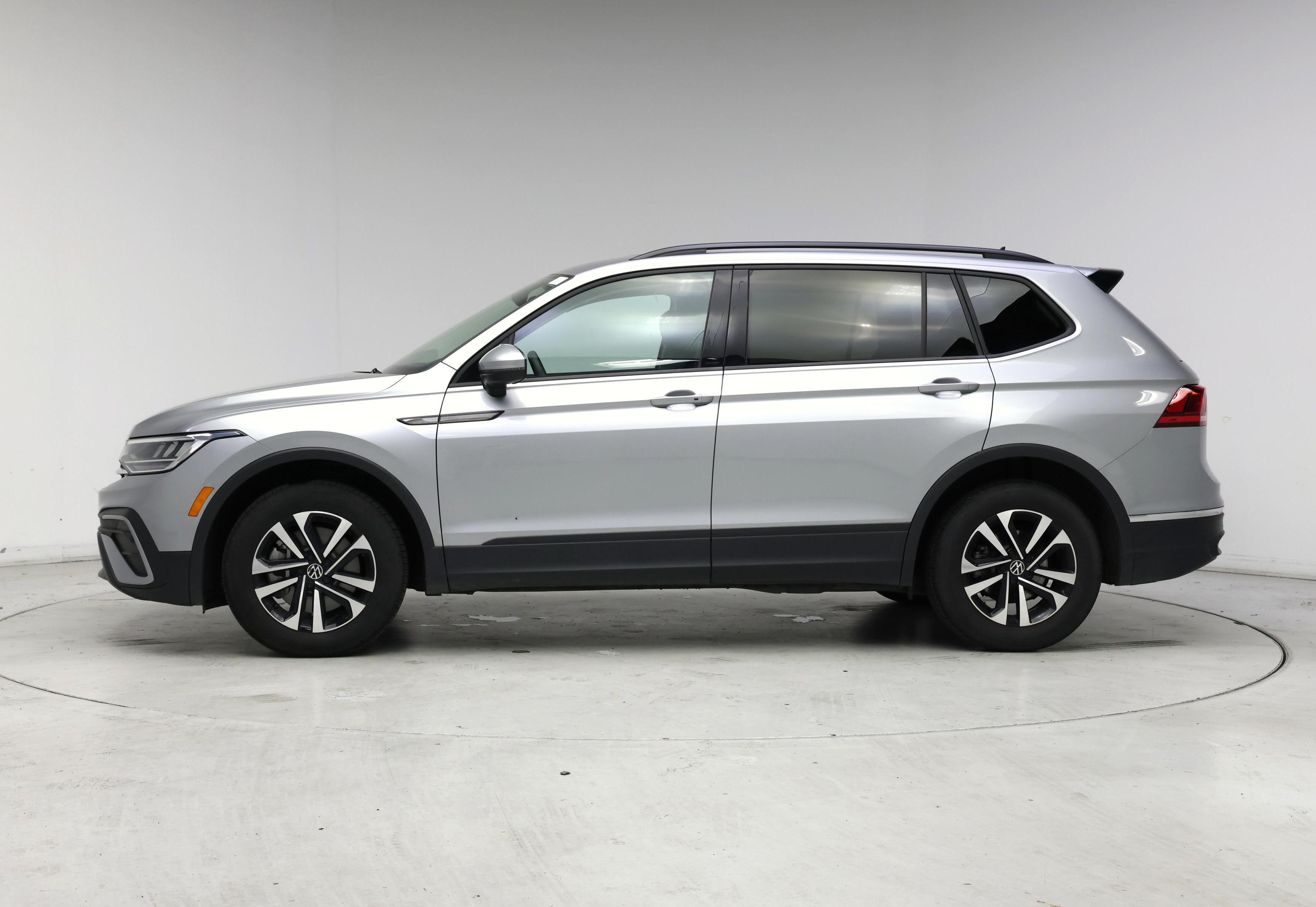 Thumbnail: 2023 Volkswagen Tiguan - 3