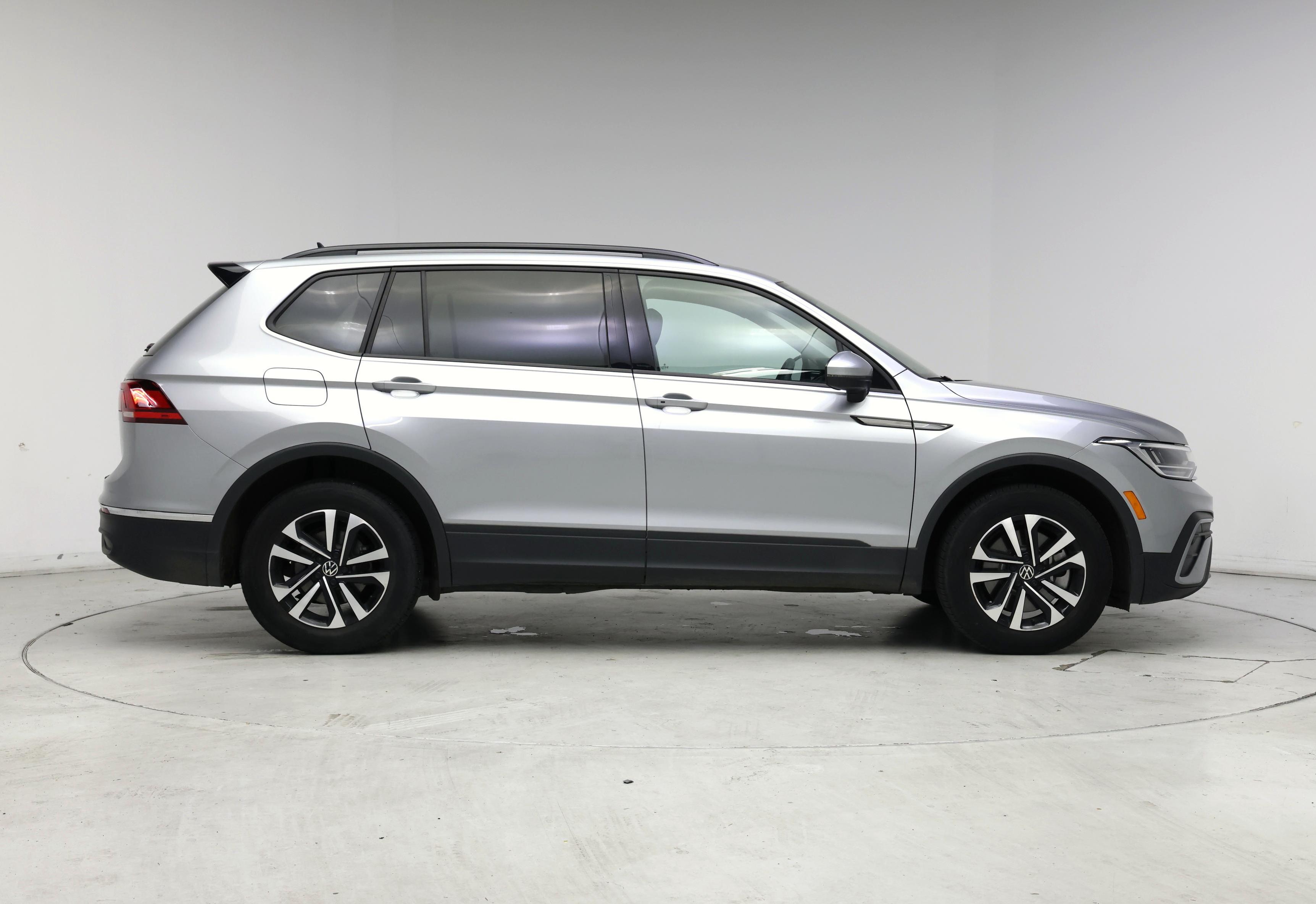 Thumbnail: 2023 Volkswagen Tiguan - 7