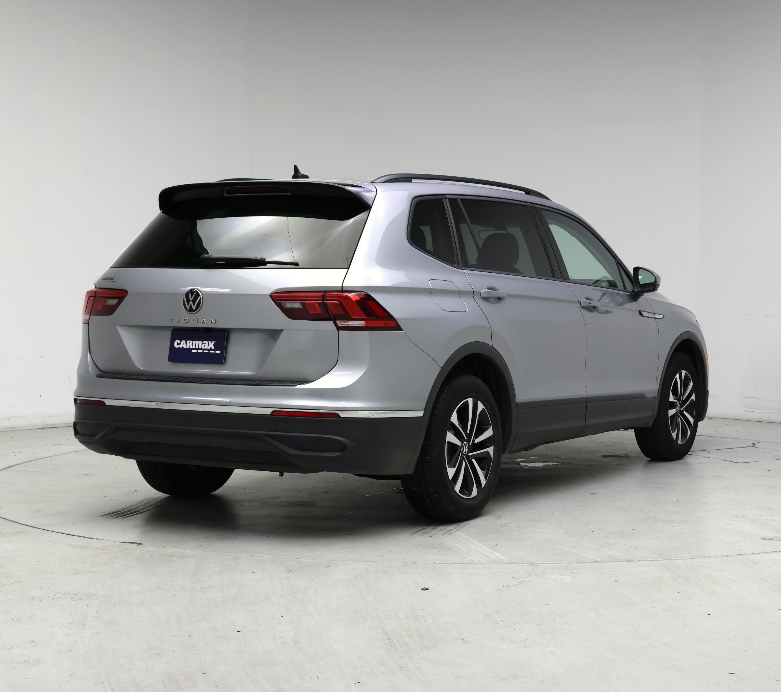 Thumbnail: 2023 Volkswagen Tiguan - 8